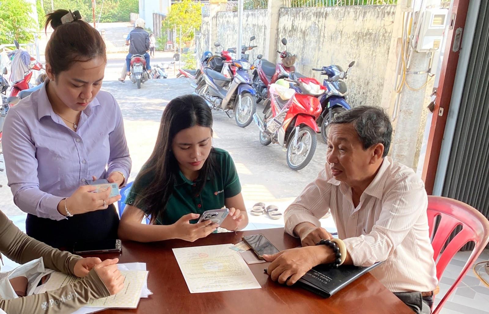 Hỗ trợ người dân phường Thới Sơn và phường Tịnh Biên tiếp cận chính sách thuế mới