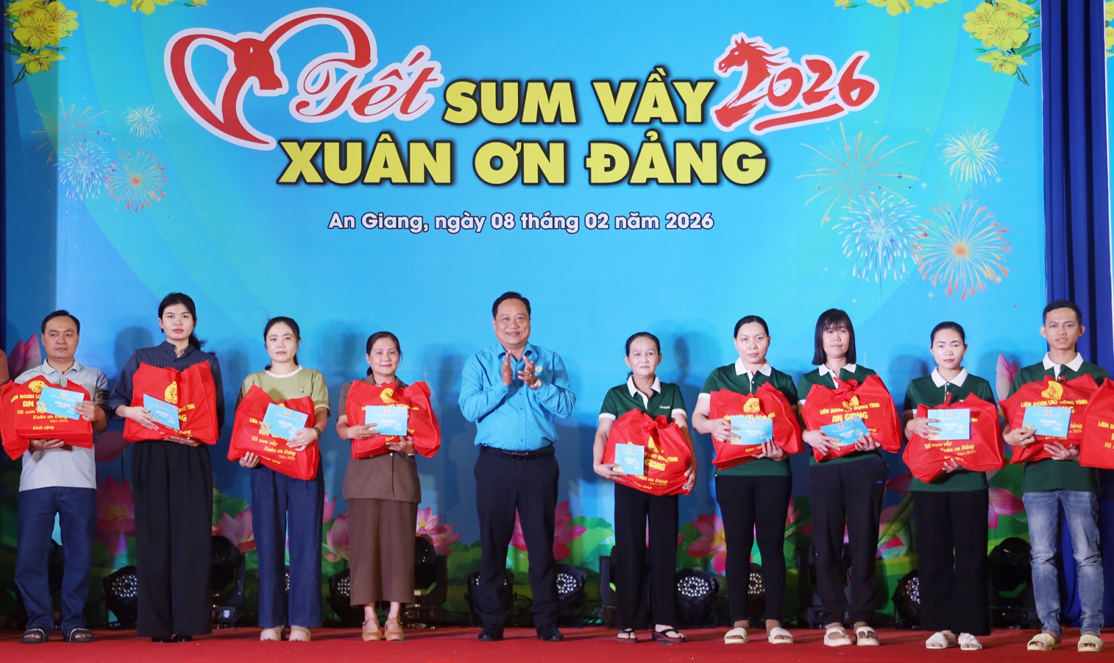 An Giang: 300 đoàn viên, người lao động nhận quà Tết sum vầy năm 2026