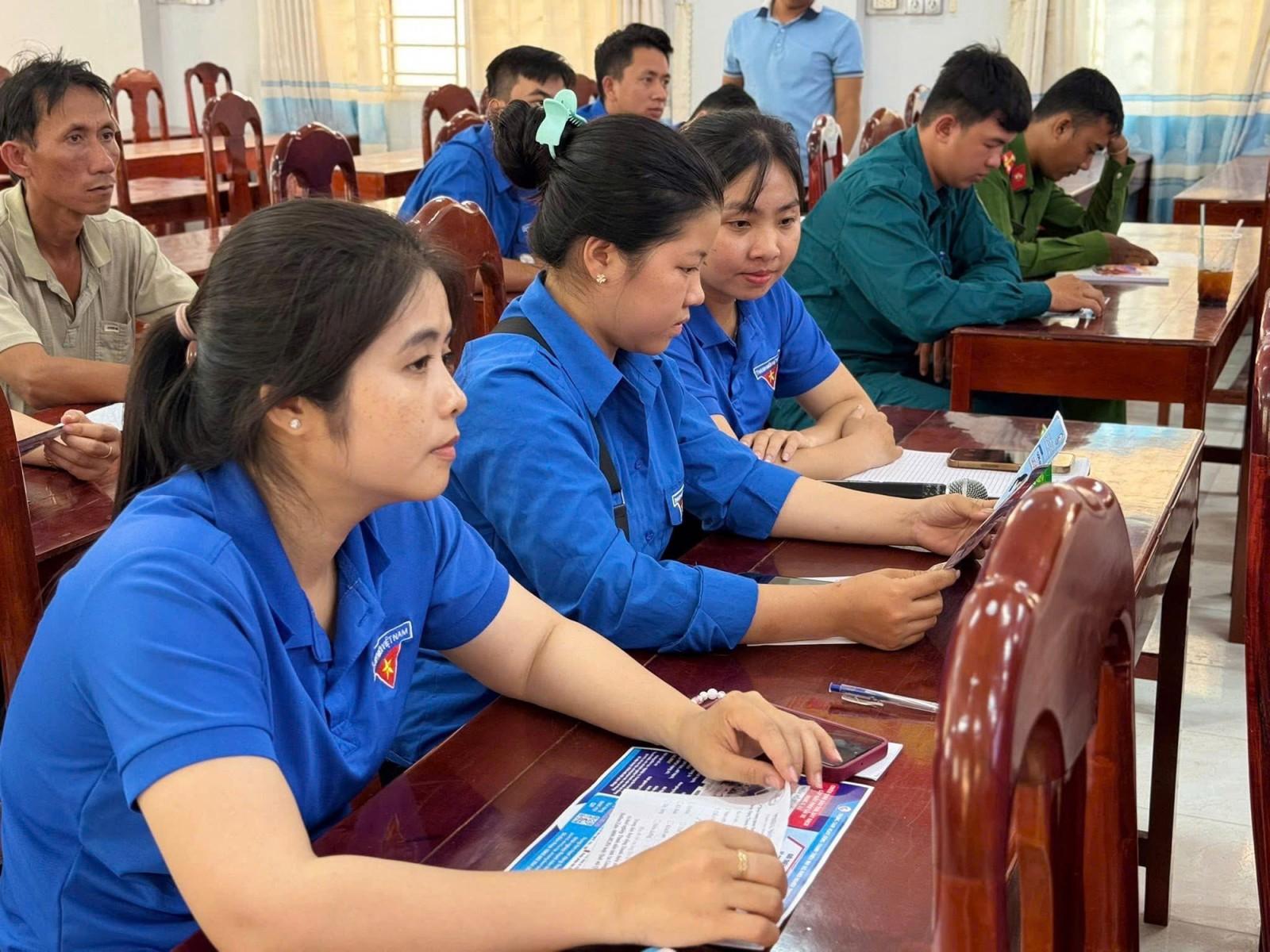Tư vấn việc làm cho đoàn viên, thanh niên, học sinh và người lao động xã Núi Cấm