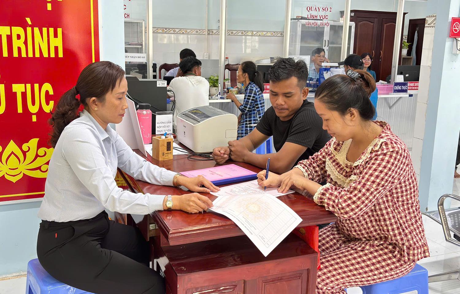 Nét đẹp văn hóa công sở xã Định Hòa