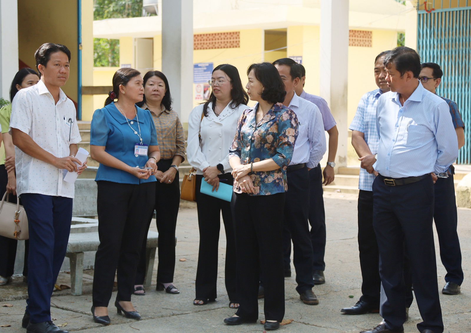 Phó Chủ tịch UBND tỉnh An Giang Nguyễn Thị Minh Thúy khảo sát vị trí xây dựng trường học tại 2 xã Vĩnh Điều và Ba Chúc