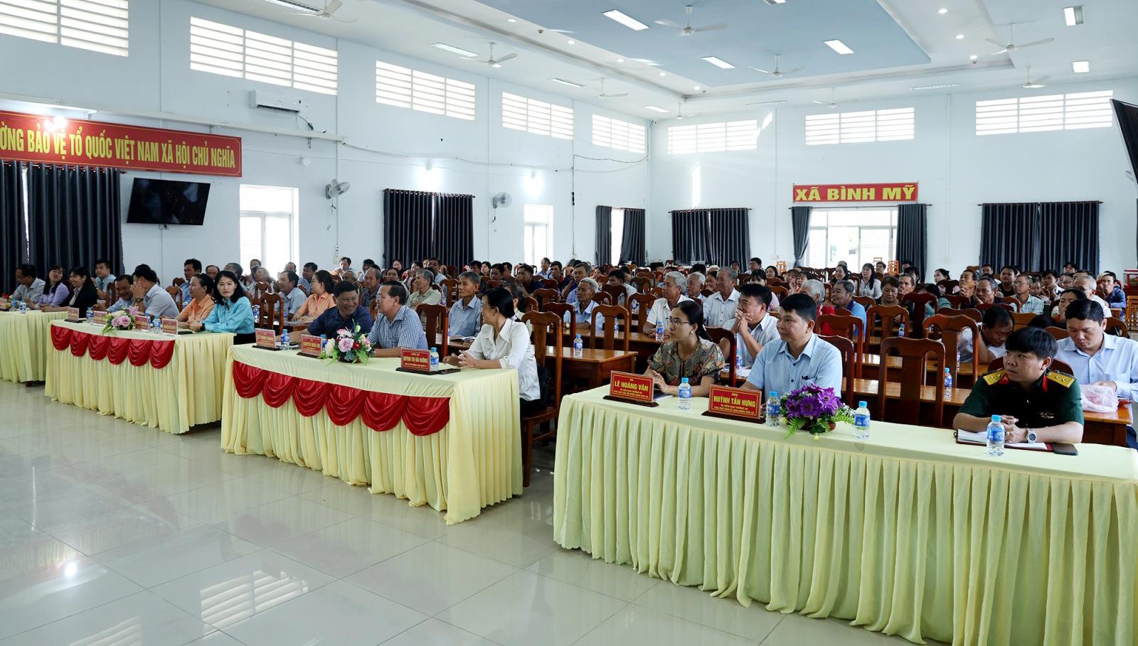 Ứng cử đại biểu Quốc hội tiếp xúc cử tri các xã: Bình Mỹ, Châu Phú, Vĩnh Gia, Ô Lâm