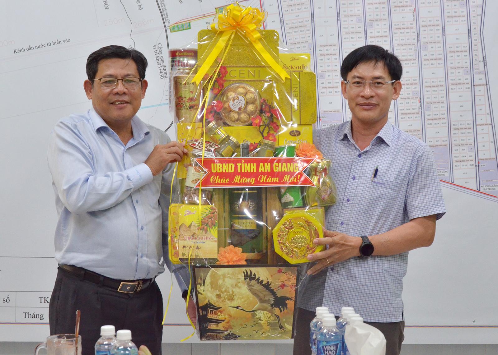 Phó Chủ tịch UBND tỉnh An Giang Ngô Công Thức thăm, chúc tết doanh nghiệp tại phường Tô Châu