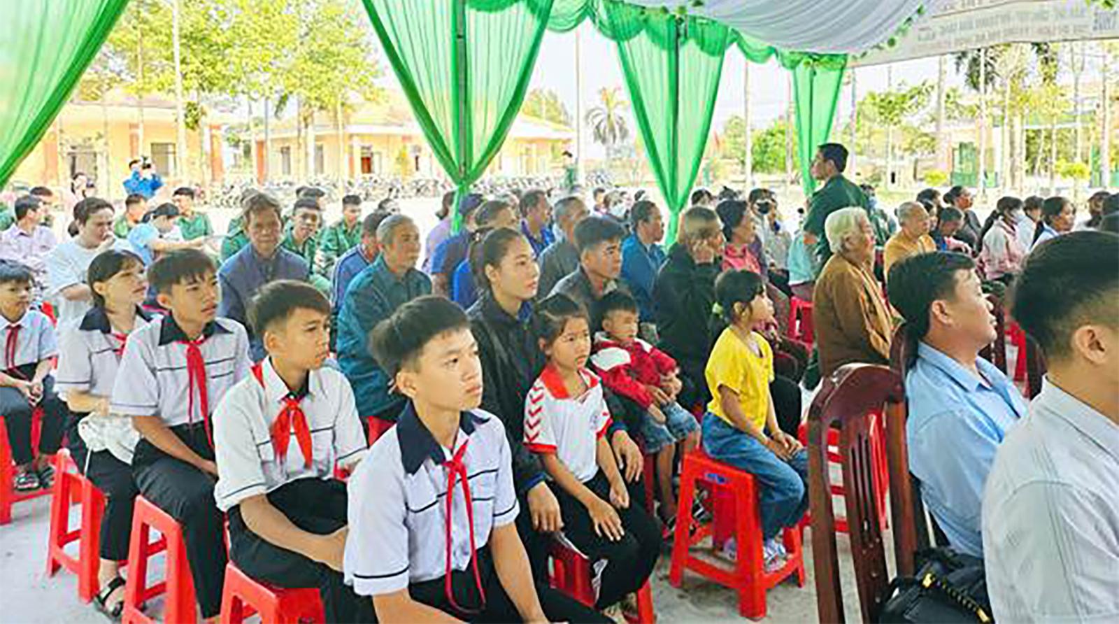 Hoa hậu Nhân ái Nguyễn Ngọc Hiếu đồng hành cùng Chương trình “Xuân Biên phòng ấm lòng dân bản” năm 2026 tại xã Vĩnh Điều