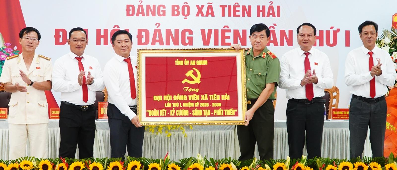 Xây dựng xã đảo Tiên Hải xanh, sạch, đẹp, thân thiện và an toàn