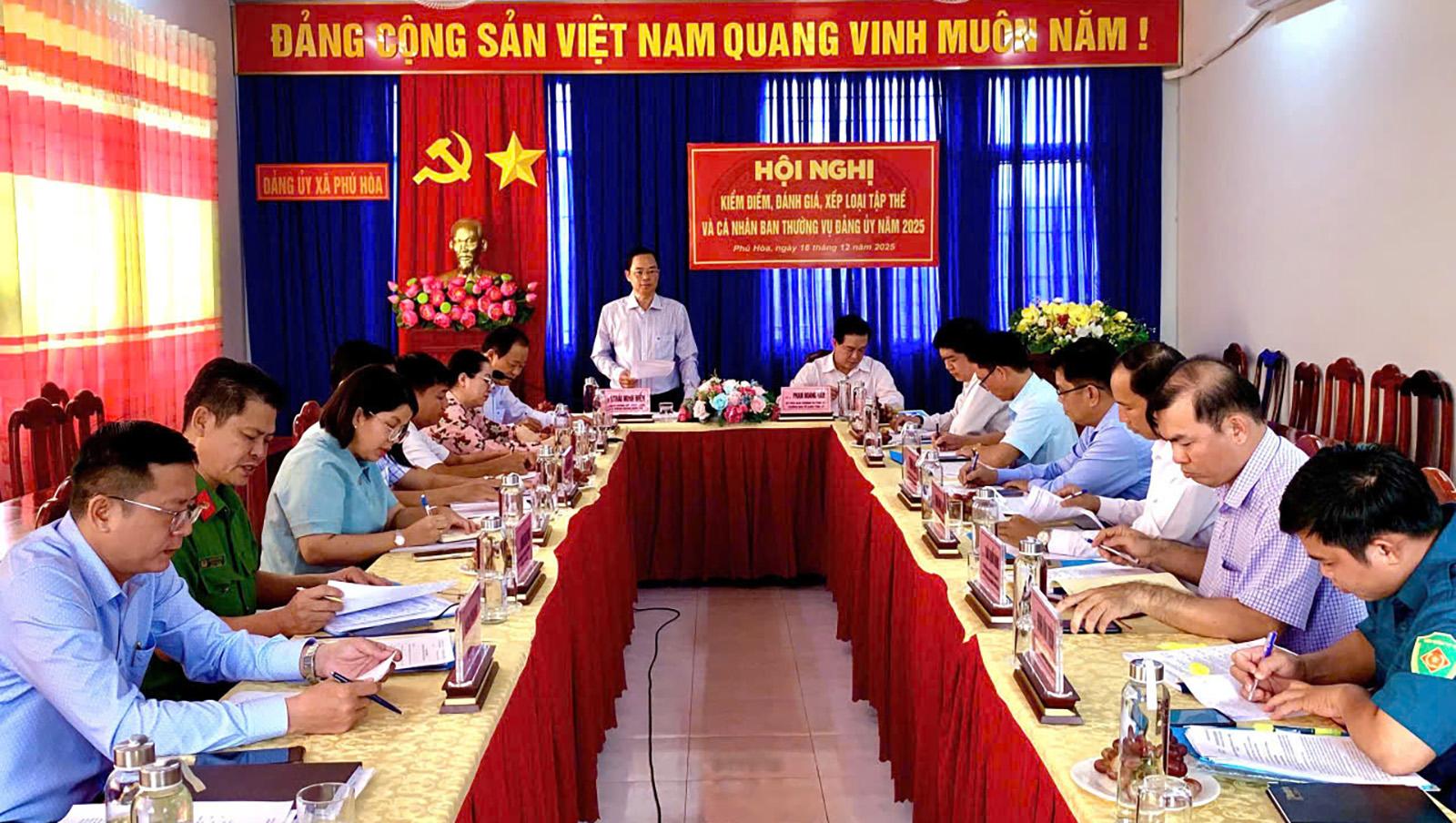 Trưởng ban Tổ chức Tỉnh ủy An Giang dự đánh giá, xếp loại tập thể, cá nhân Ban Thường vụ Đảng ủy xã Phú Hòa