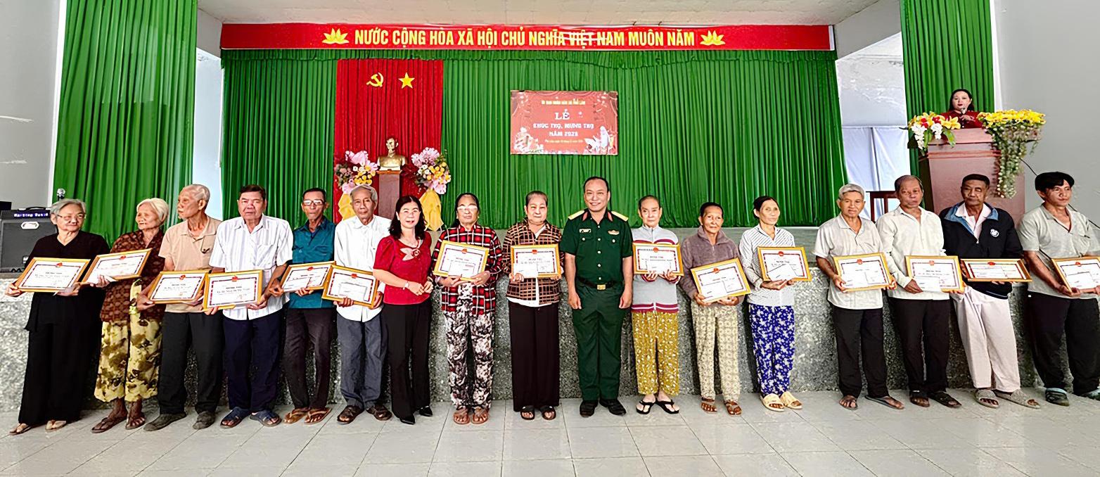 Xã Phú Lâm tổ chức lễ chúc thọ, mừng thọ 406 người cao tuổi