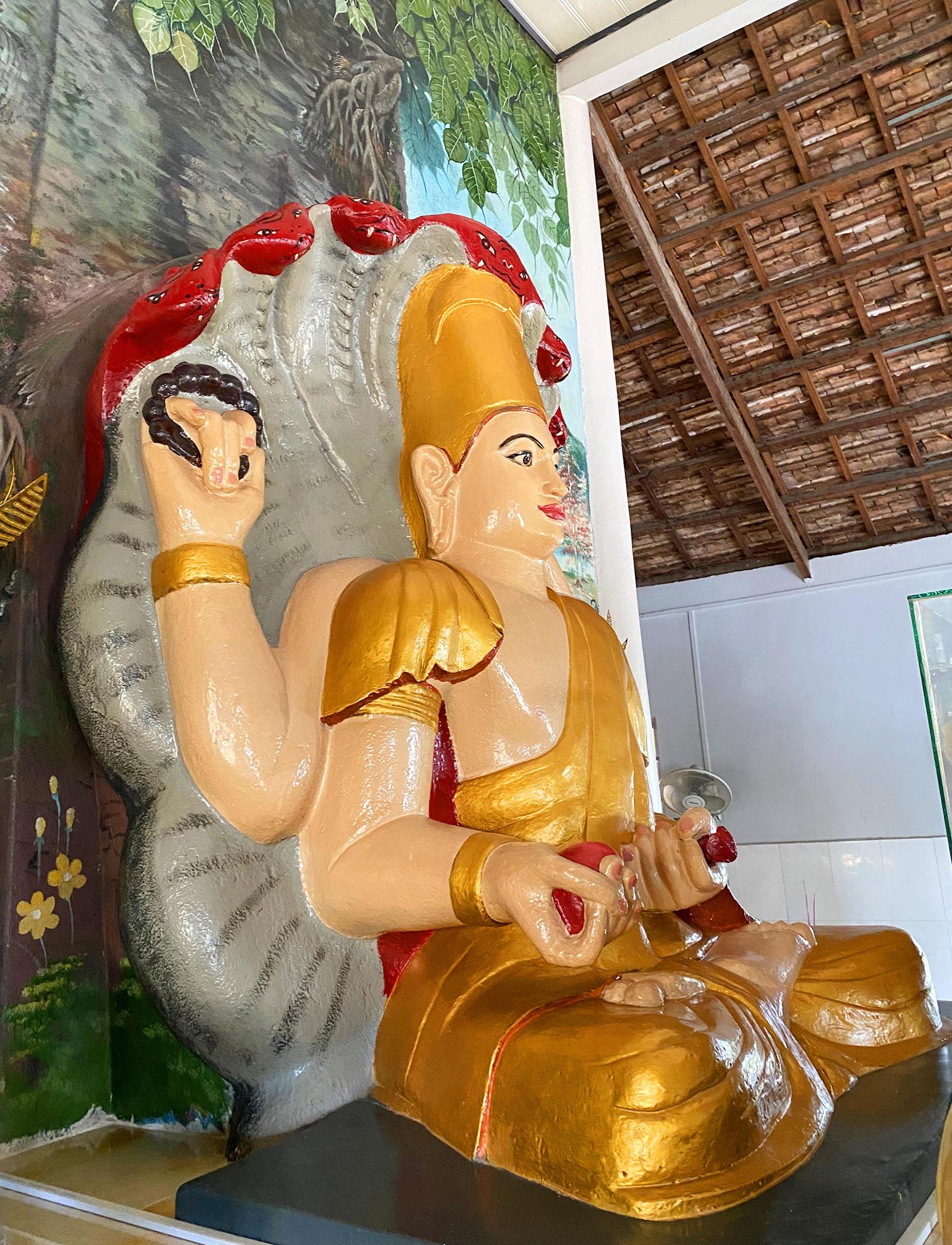 Về miền cổ vật