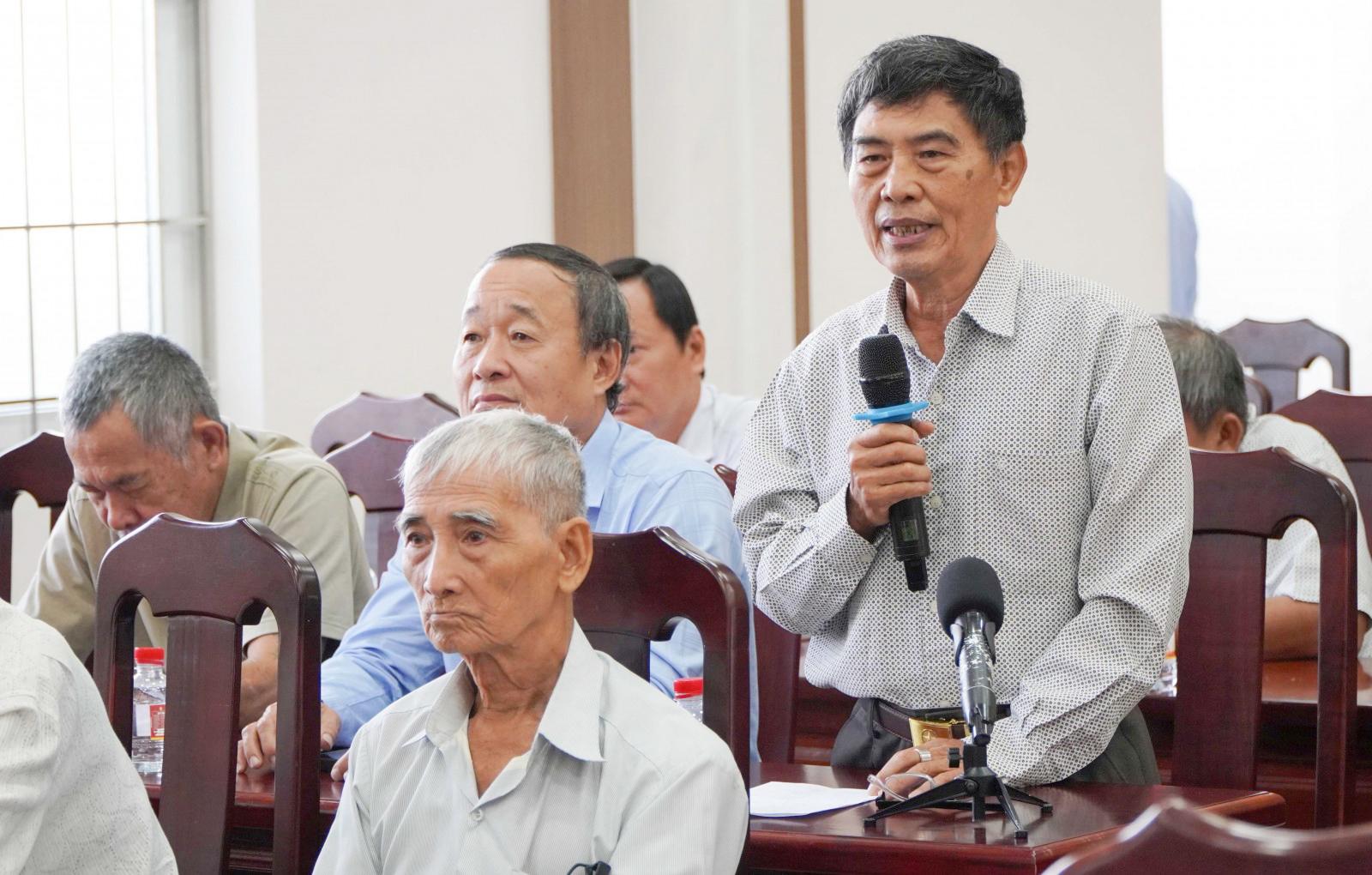 Ứng cử viên đại biểu Quốc hội tiếp xúc cử tri phường Rạch Giá