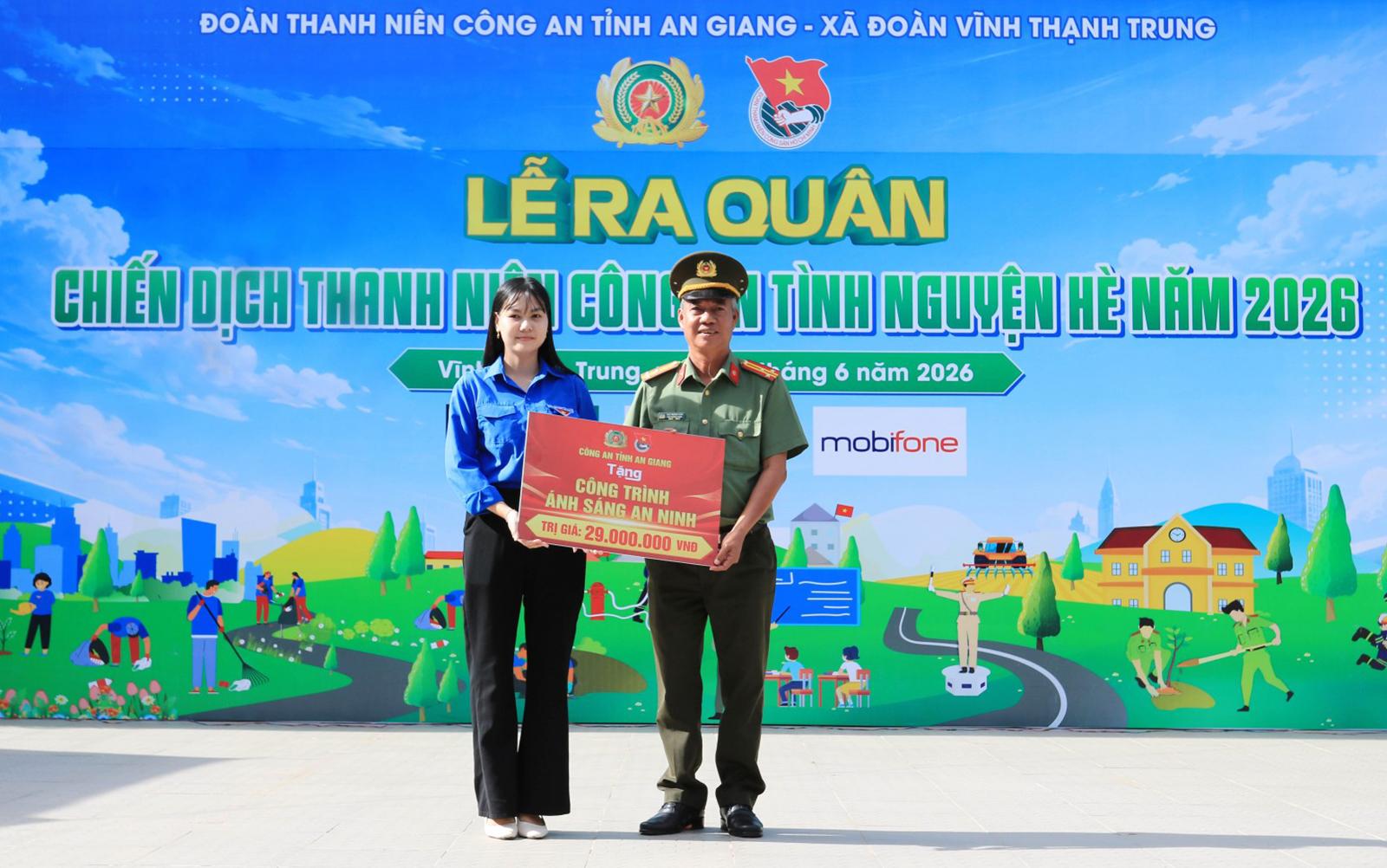 Ra quân Chiến dịch Công an tỉnh hỗ trợ công trình ánh sáng an ninh cho xã Vĩnh Thạnh Trung