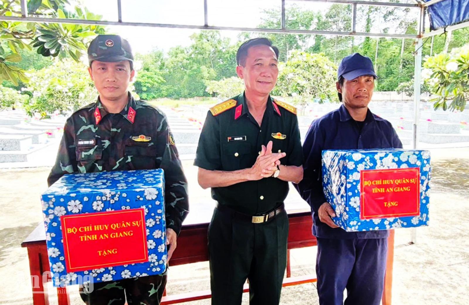 Bộ Chỉ huy Quân sự tỉnh An Giang động viên lực lượng lấy mẫu hài cốt liệt sĩ phục vụ giám định ADN