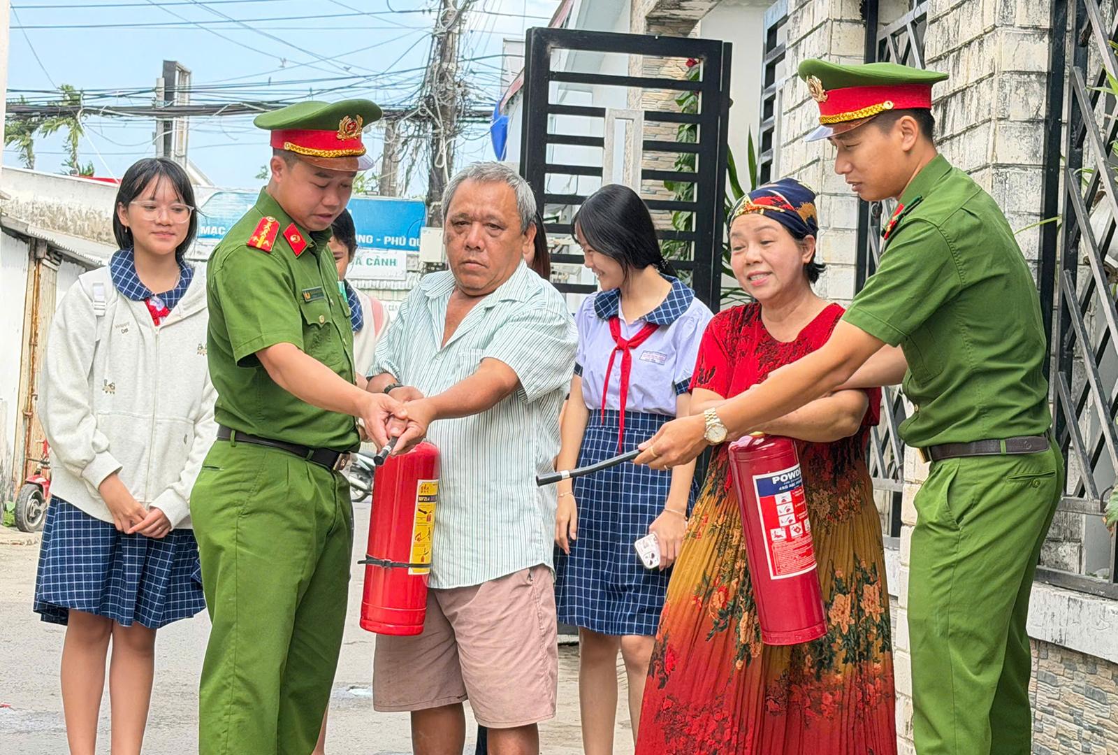 Chủ động phòng cháy ngay từ mỗi mái nhà