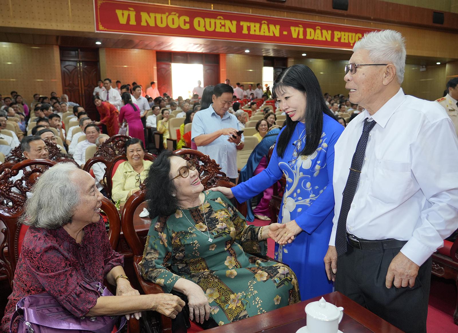 Tỉnh ủy An Giang họp mặt Ban Chấp hành Đảng bộ tỉnh các khóa