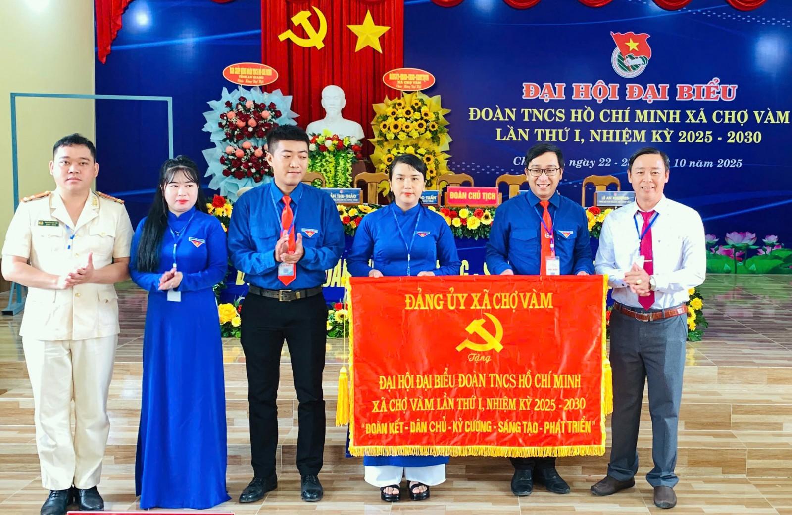 Đoàn xã Chợ Vàm giúp 30 đoàn viên thoát nghèo bền vững