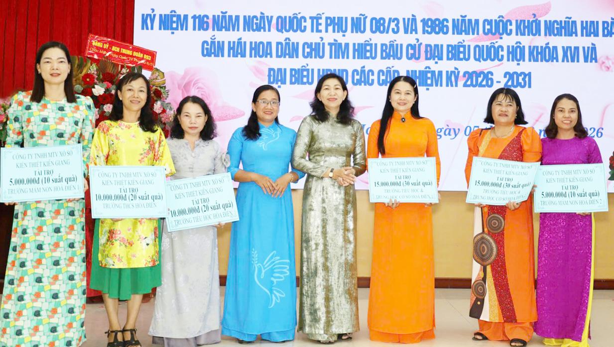 Họp mặt kỷ niệm Ngày Quốc tế Phụ nữ