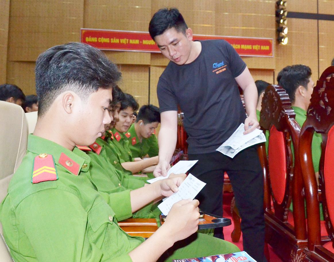 Hơn 300 hạ sĩ quan, chiến sĩ nghĩa vụ Công an nhân dân xuất ngũ năm 2026 được tư vấn, giới thiệu việc làm