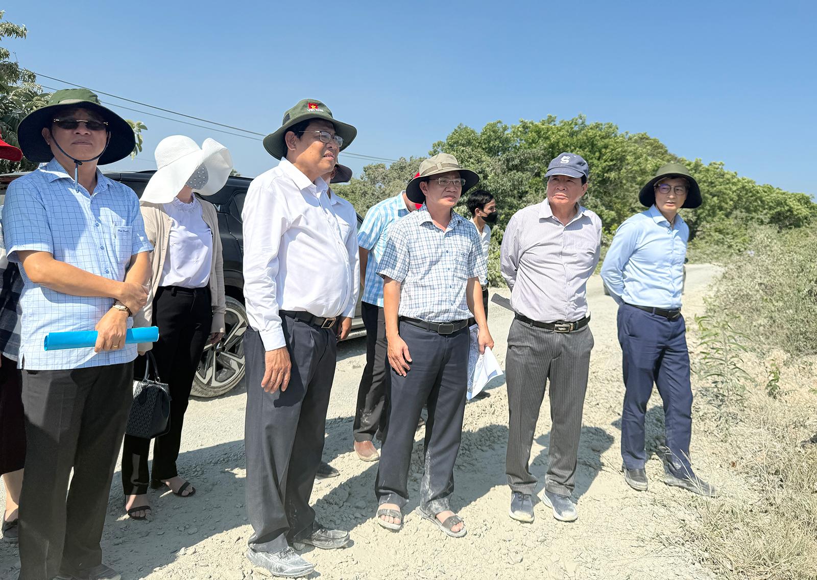 Phó Chủ tịch UBND tỉnh An Giang Ngô Công Thức khảo sát các khu mỏ khoáng sản phục vụ công trình APEC