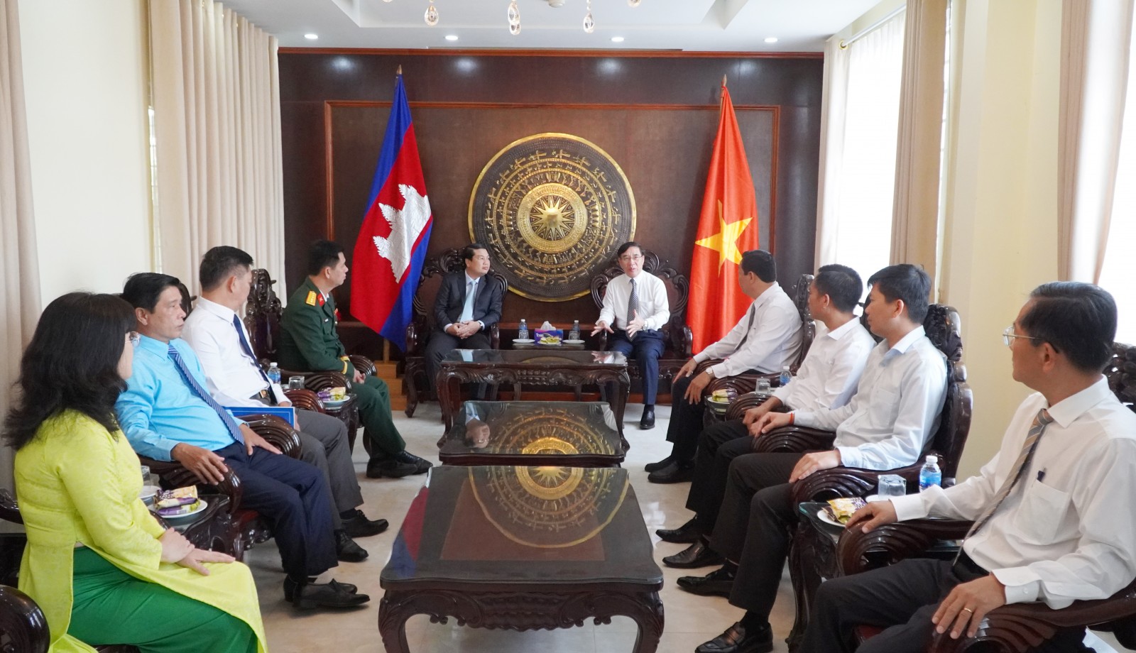 Đoàn công tác tỉnh An Giang thăm Tổng Lãnh sự quán Việt Nam tại tỉnh Preah Sihanouk
