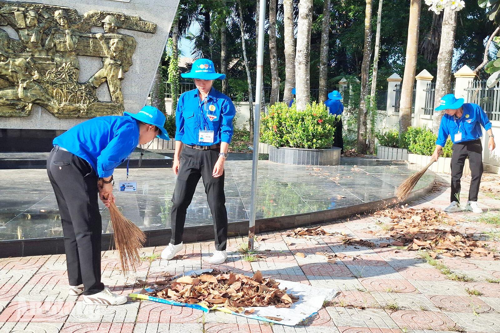 Thanh niên AGU thực hiện hơn 20 hoạt động tình nguyện tại Vĩnh Điều