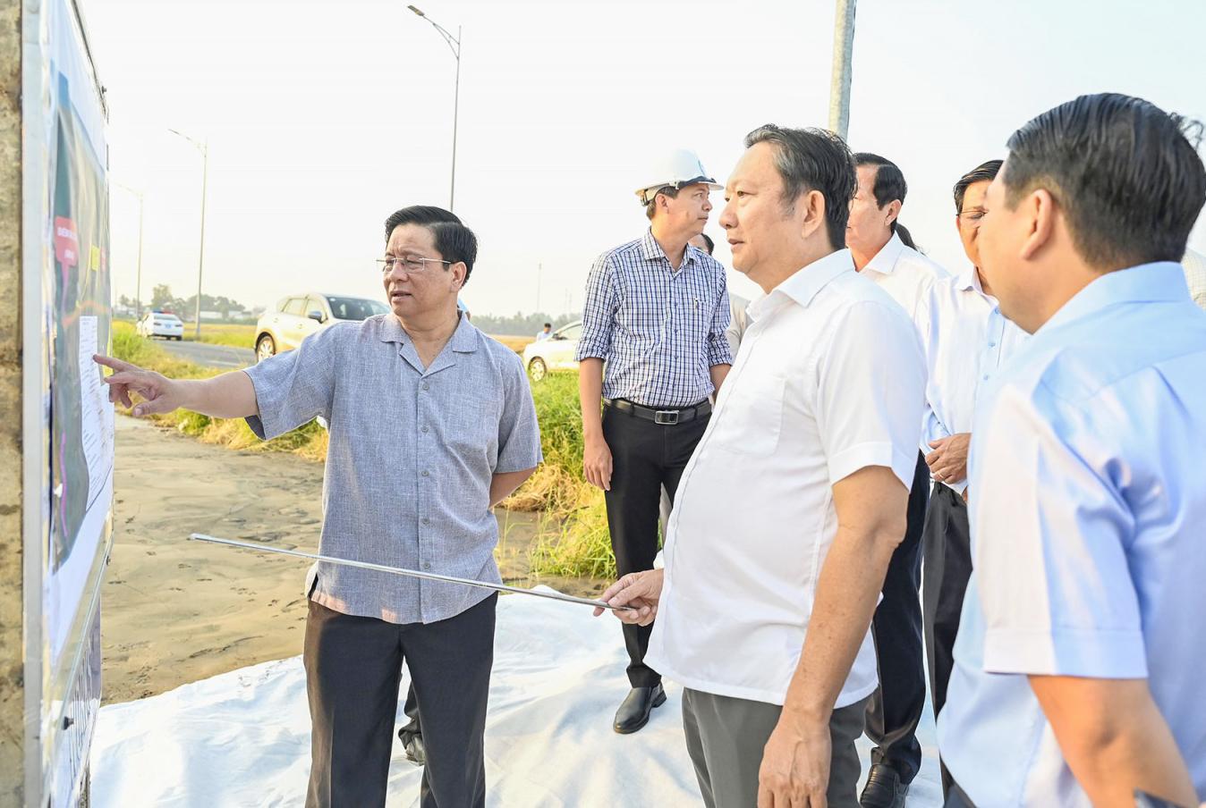 Chủ tịch UBND tỉnh Hồ Văn Mừng khảo sát một số dự án trên địa bàn hai xã An Biên và Tân Thạnh, Vườn quốc gia U Minh Thượng
