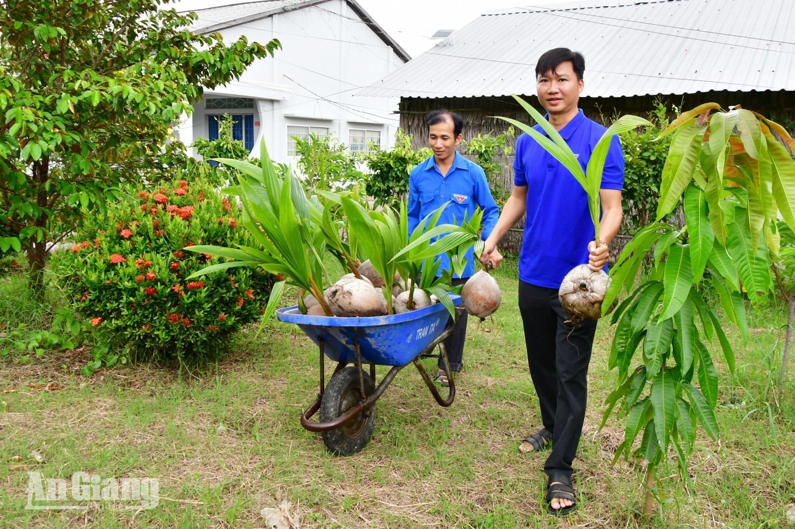 Khát vọng tuổi trẻ xã ven biển