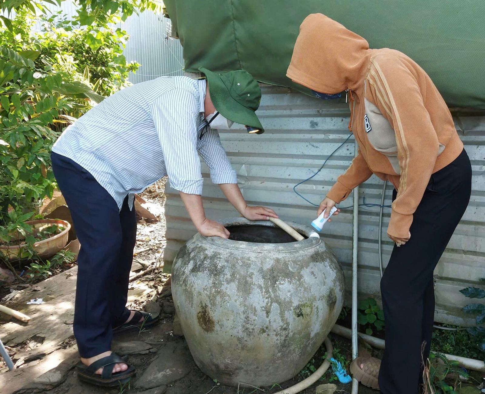 Phòng bệnh sốt xuất huyết ở xã Bình Thạnh Đông