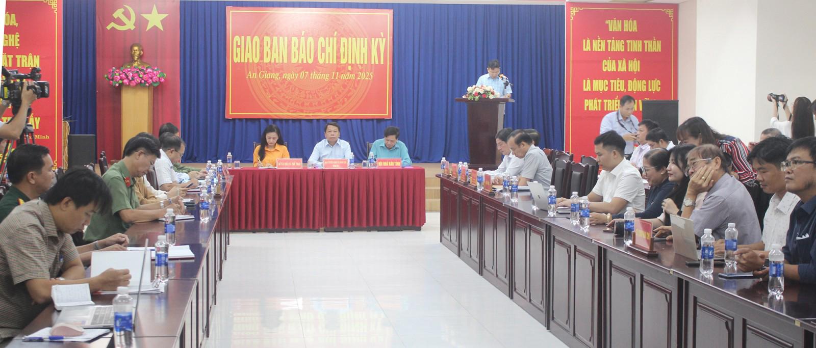 Hội nghị giao ban báo chí tháng 11/2025