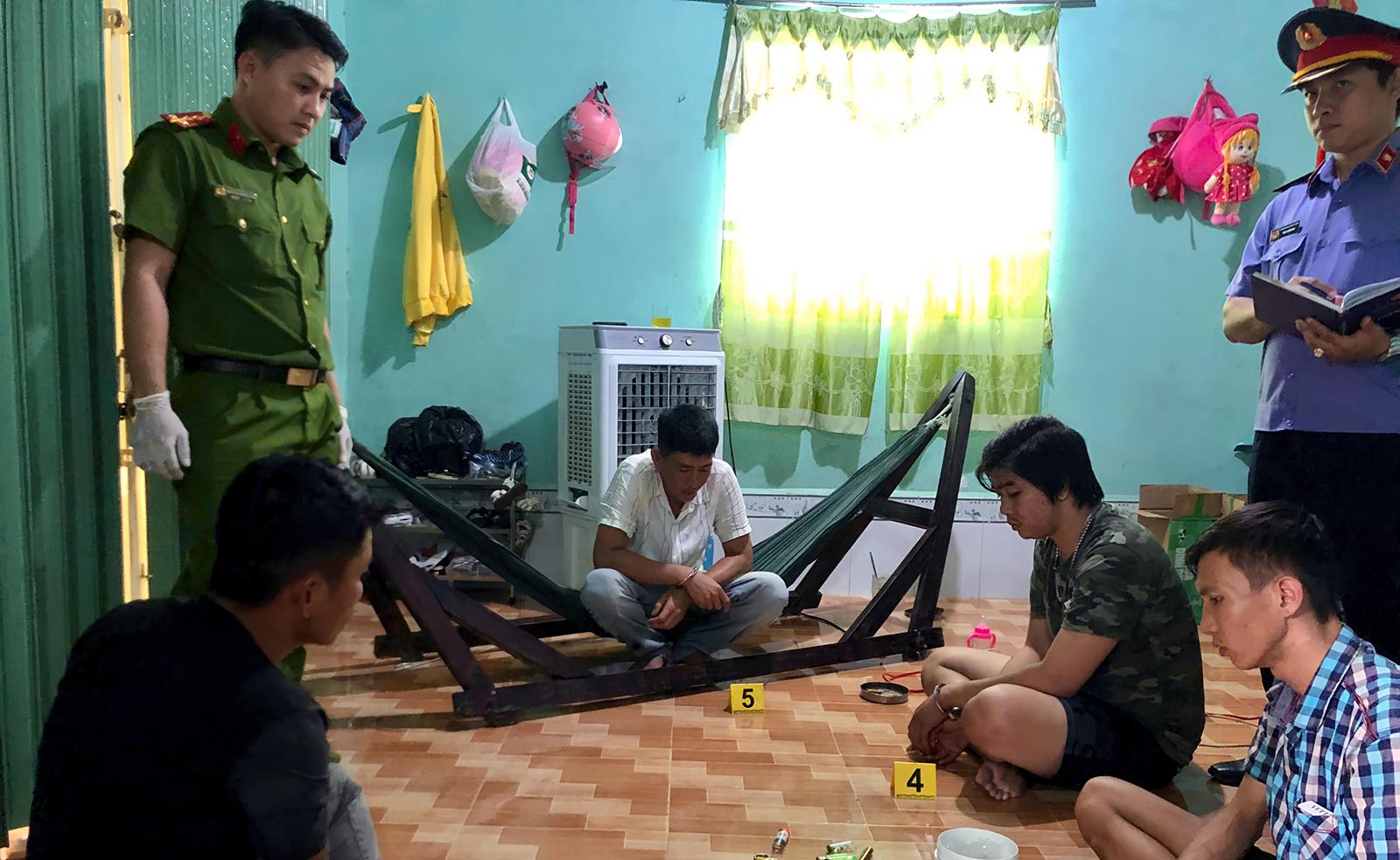 Phát hiện nhóm người sử dụng trái phép chất ma túy tại xã An Biên