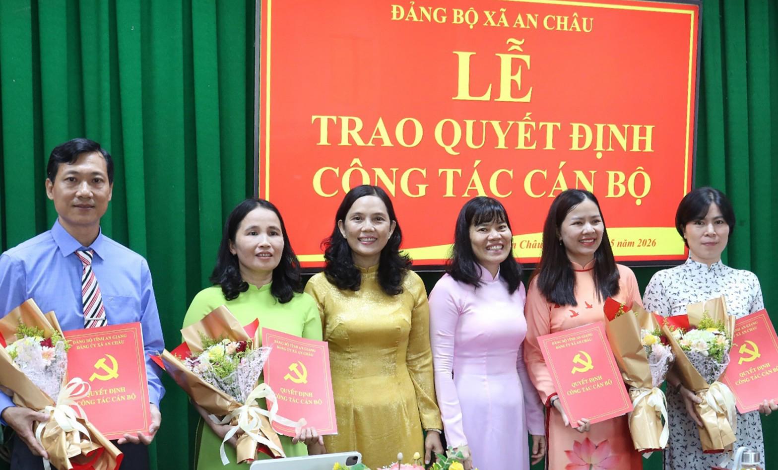 Xã An Châu trao quyết định công tác cán bộ