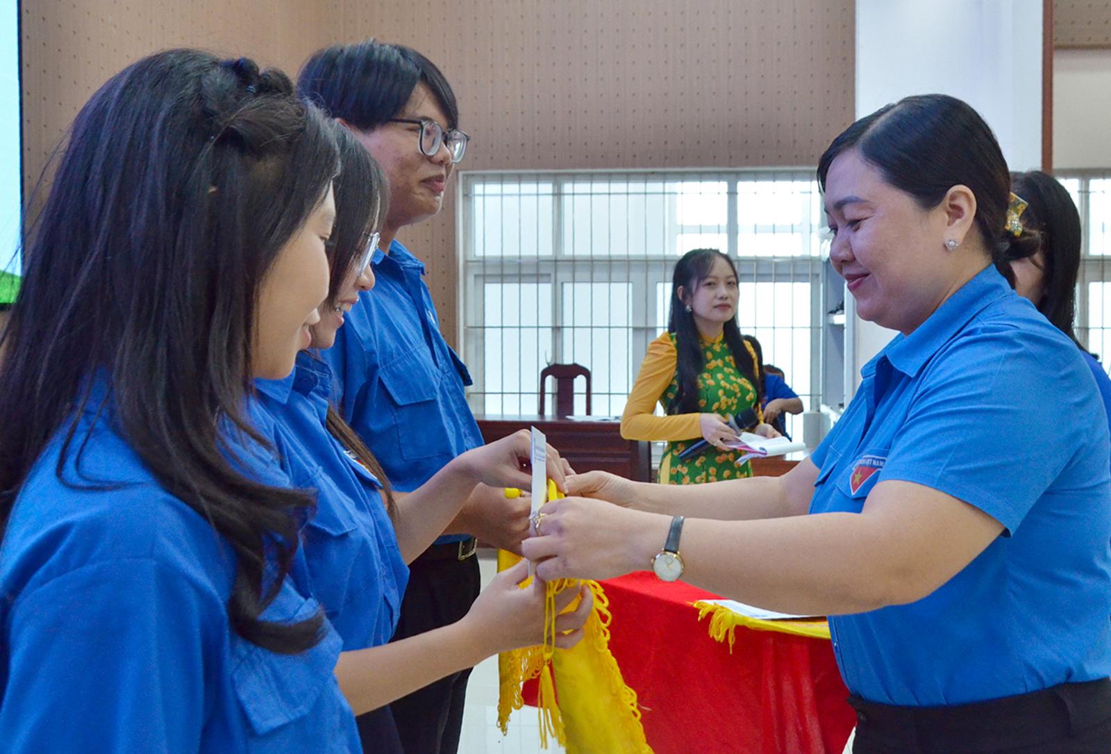 10 đội tham gia Cuộc thi Tìm hiểu Luật Phòng, chống tác hại thuốc lá