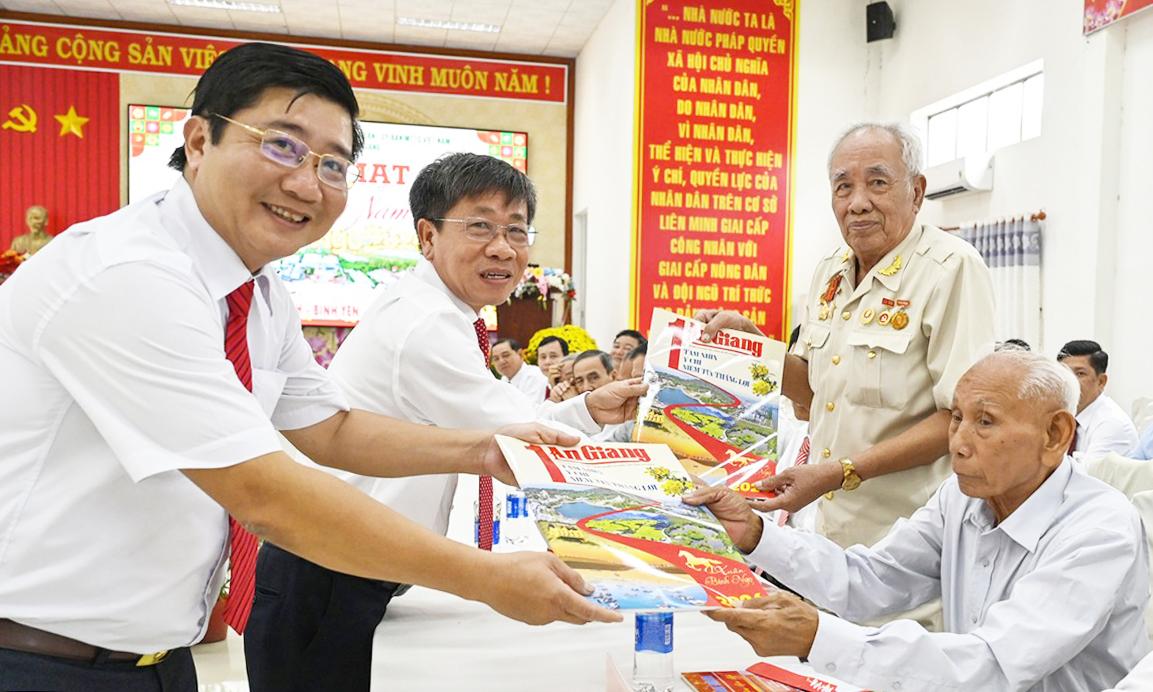 Xã Vĩnh Bình họp mặt chúc mừng năm mới Bính Ngọ 2026