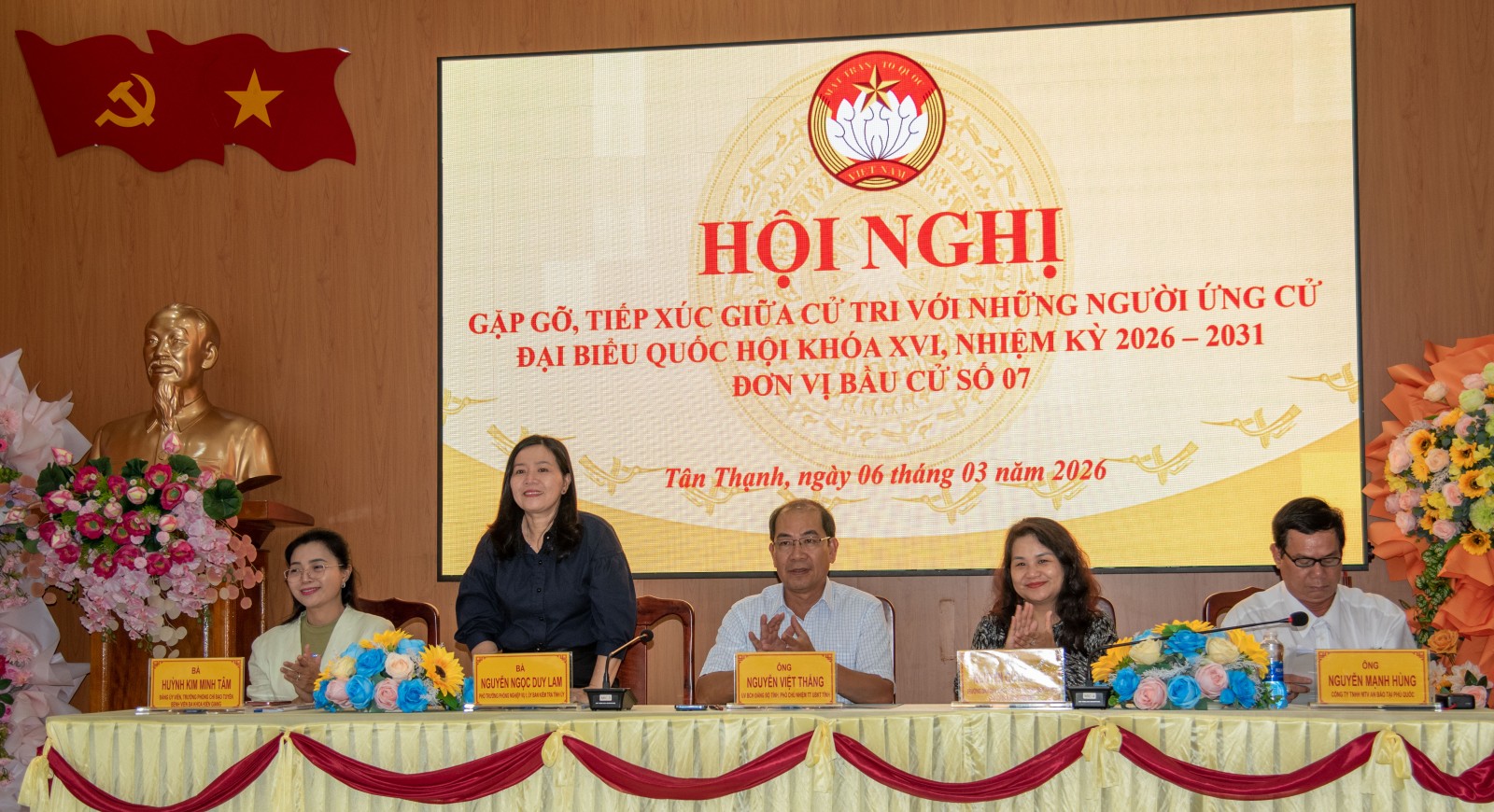 Ứng cử viên đại biểu Quốc hội khóa XVI tiếp xúc cử tri 2 xã Đông Hưng và Tân Thạnh