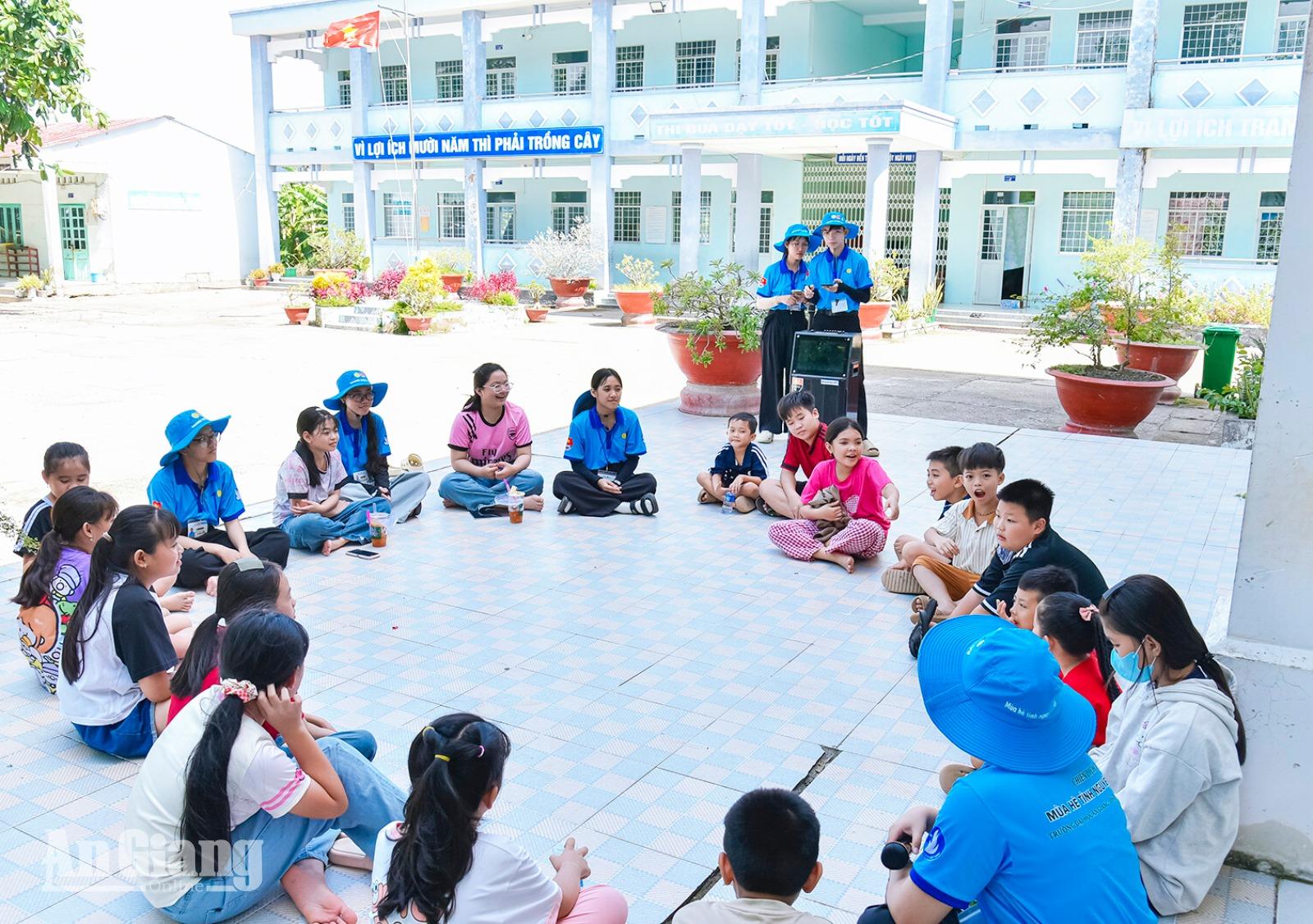 Thanh niên AGU thực hiện hơn 20 hoạt động tình nguyện tại Vĩnh Điều