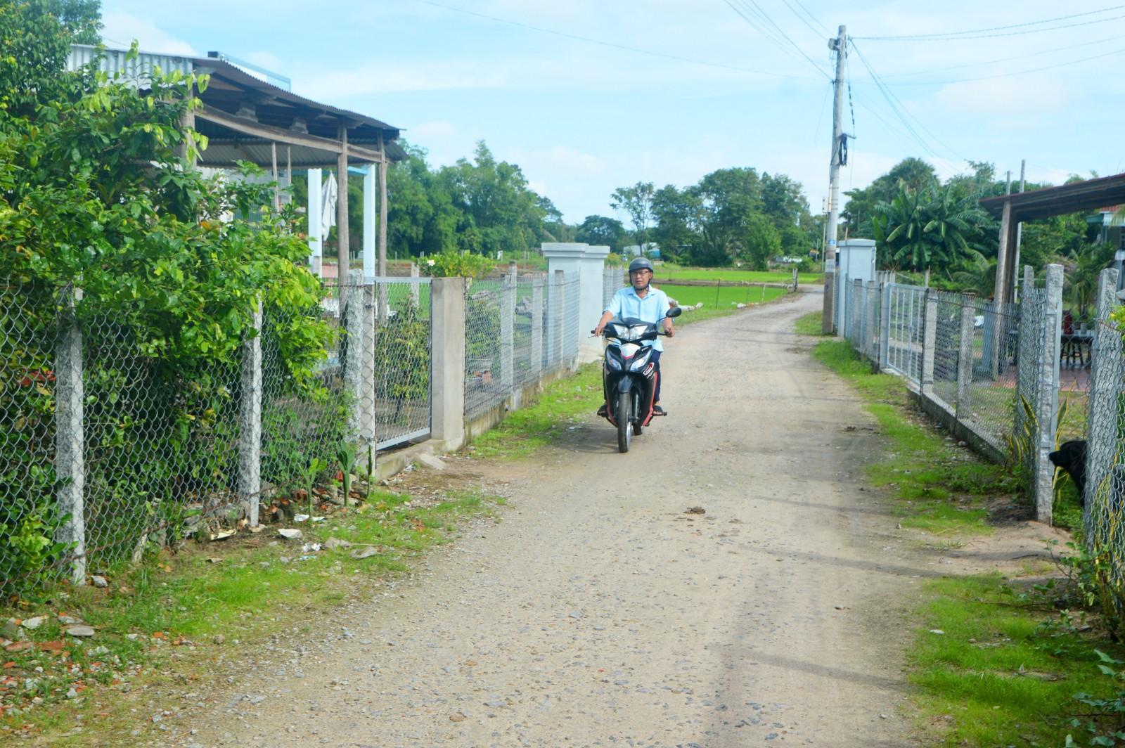 Một chi bộ khóm gần dân