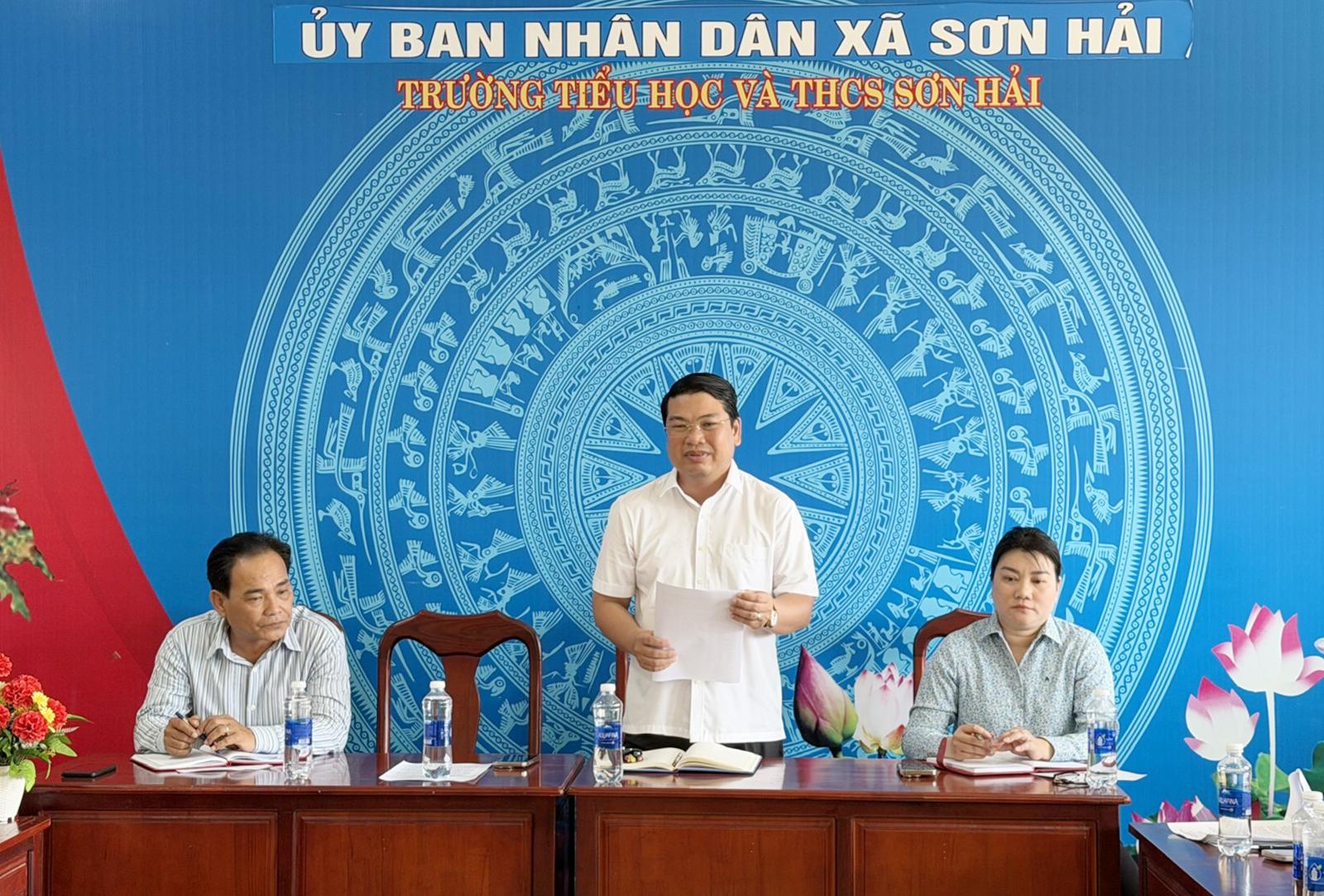 Phó Chủ tịch UBND tỉnh An Giang Lê Trung Hồ làm việc với UBND xã Sơn Hải