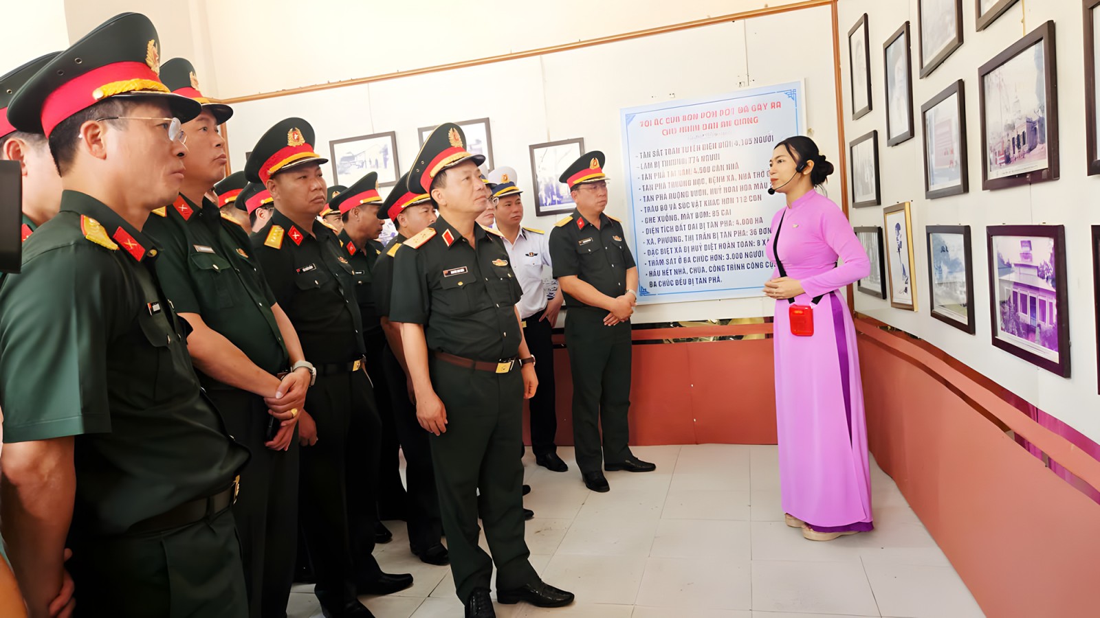 Đoàn công tác Học viện Quốc phòng thăm Khu di tích lịch sử Nhà mồ Ba Chúc