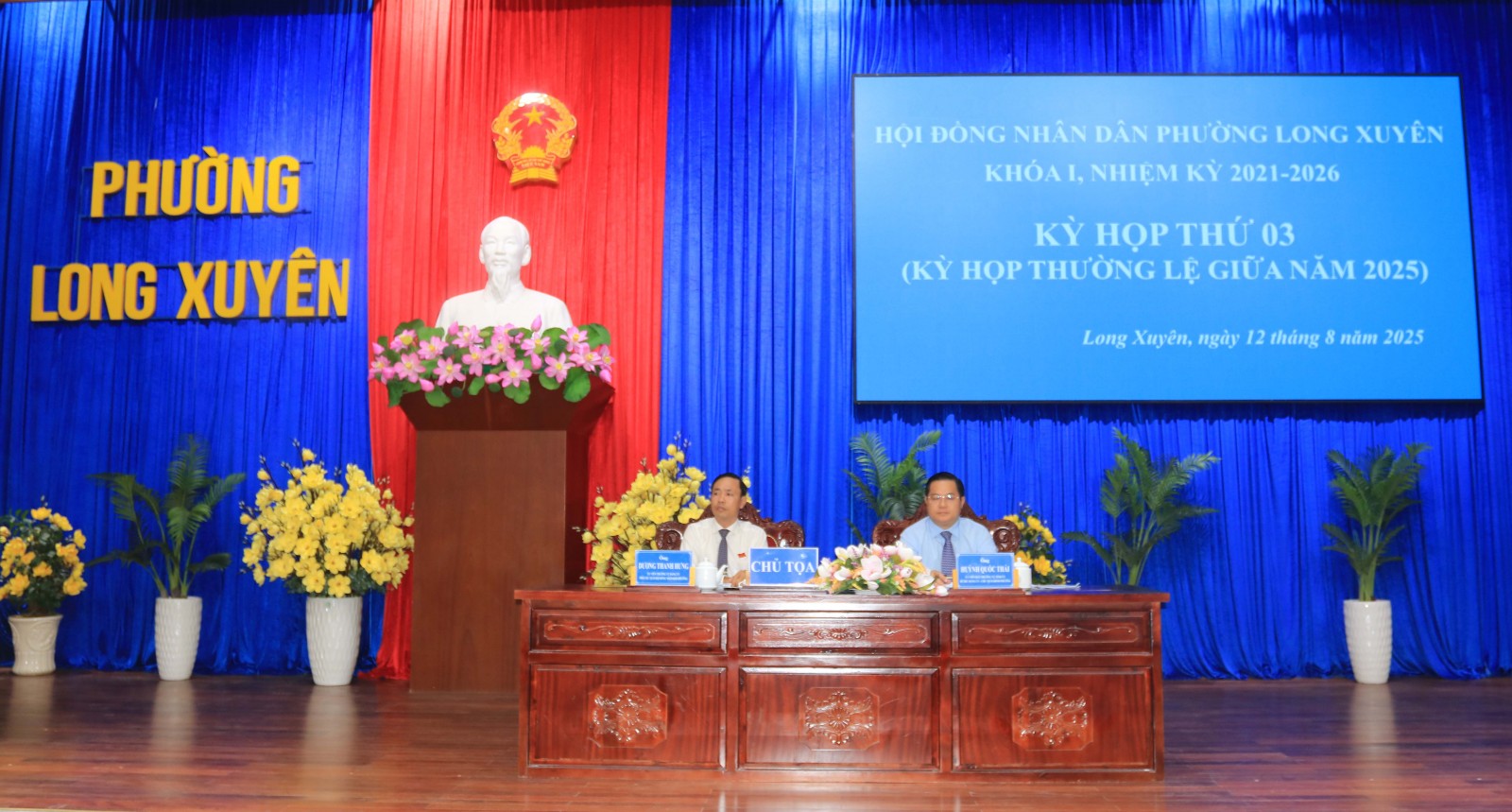 Chủ tọa điều hành kỳ họp