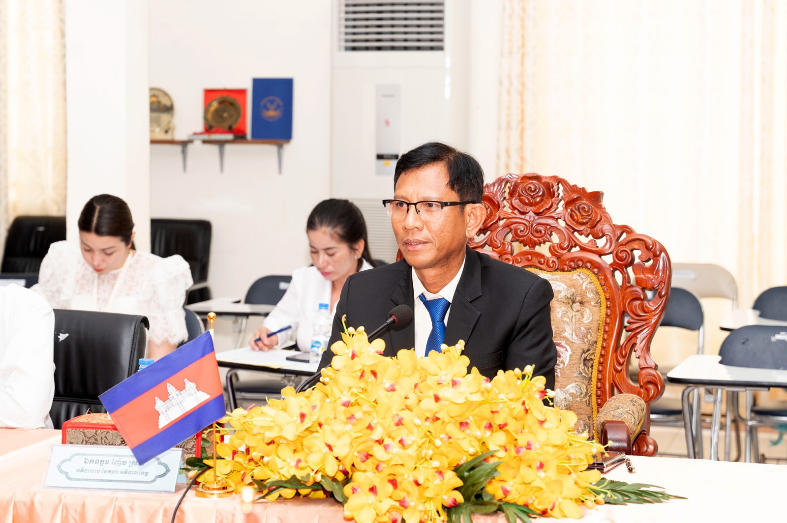 Phó Bí thư Tỉnh ủy, Chủ tịch Ủy ban MTTQ Việt Nam tỉnh An Giang Trần Thị Thanh Hương chúc Tết Chôl Chnăm Thmây tại tỉnh TaKeo