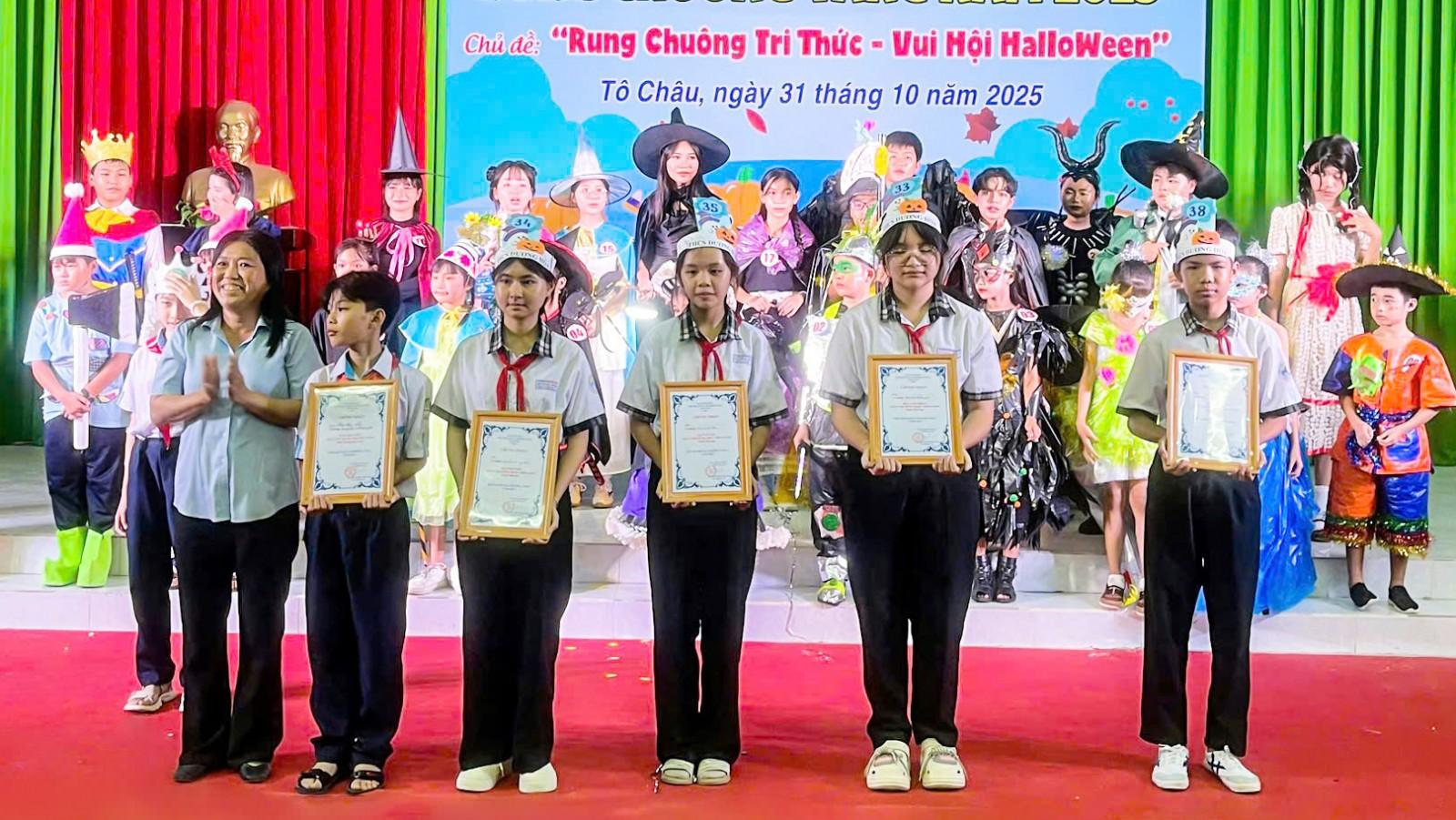 Sôi nổi Hội thi “Rung chuông tri thức - Vui hội Halloween” tại phường Tô Châu