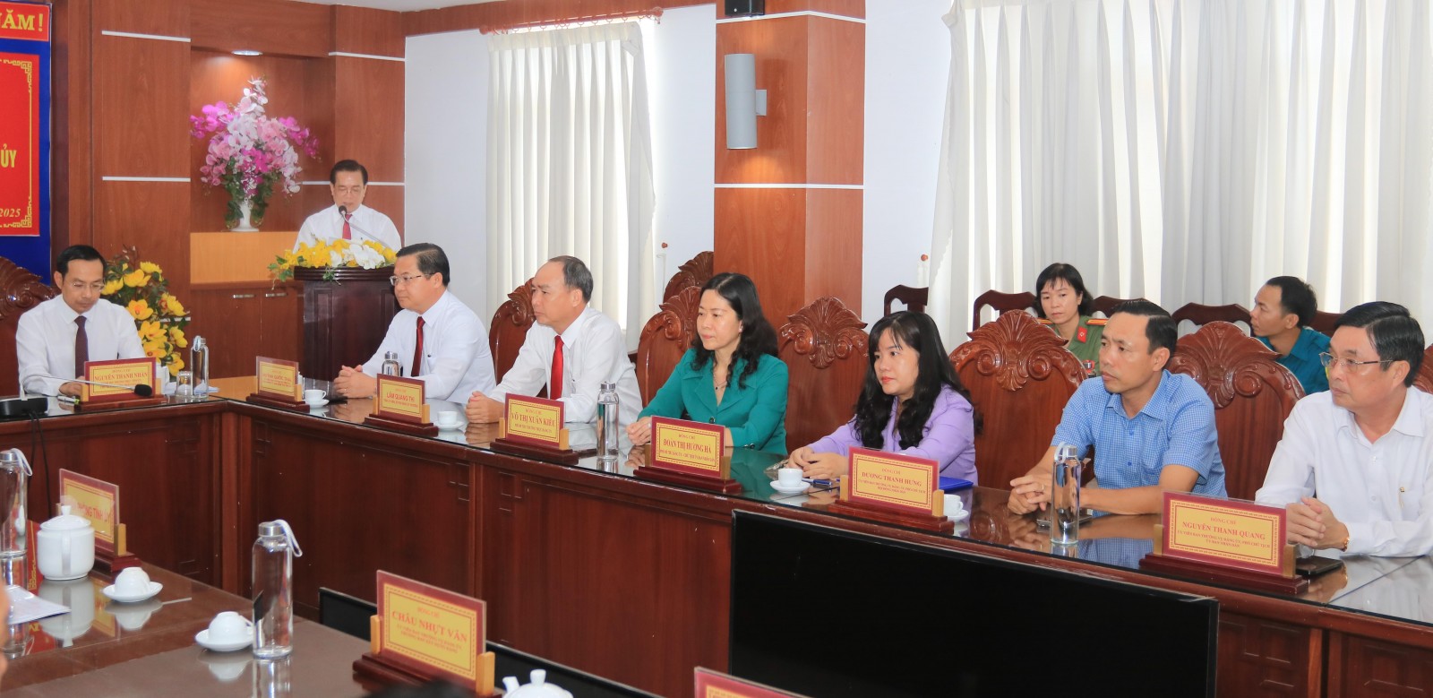 Công bố các quyết định của Ban Thường vụ Tỉnh ủy An Giang về công tác cán bộ Đại biểu nghe công bố các Quyết định