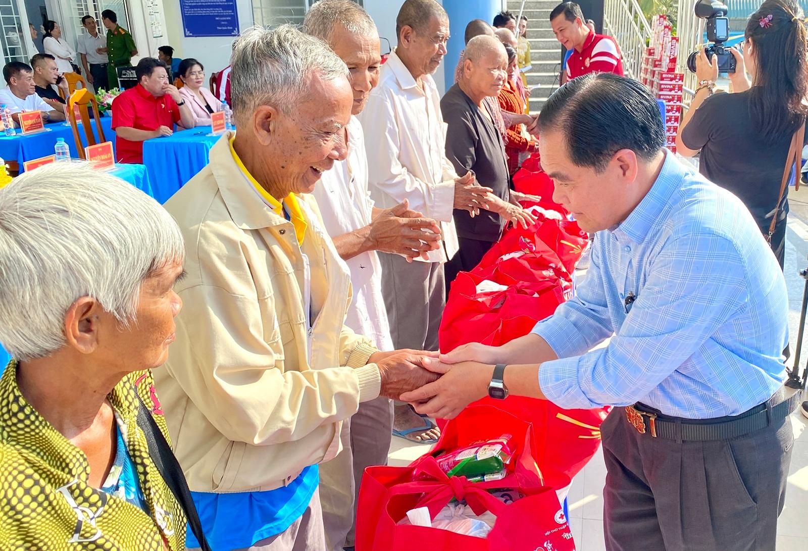 Để đồng bào Khmer cùng đón Tết