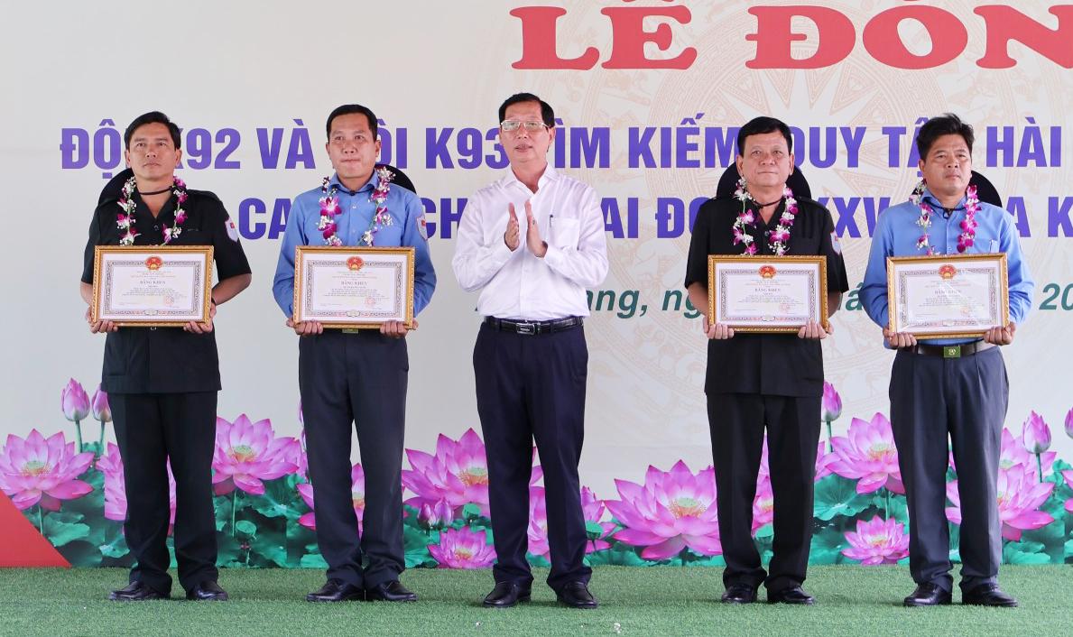 Đón Đội K92, K93 hoàn thành nhiệm vụ quy tập 170 hài cốt liệt sĩ về nước