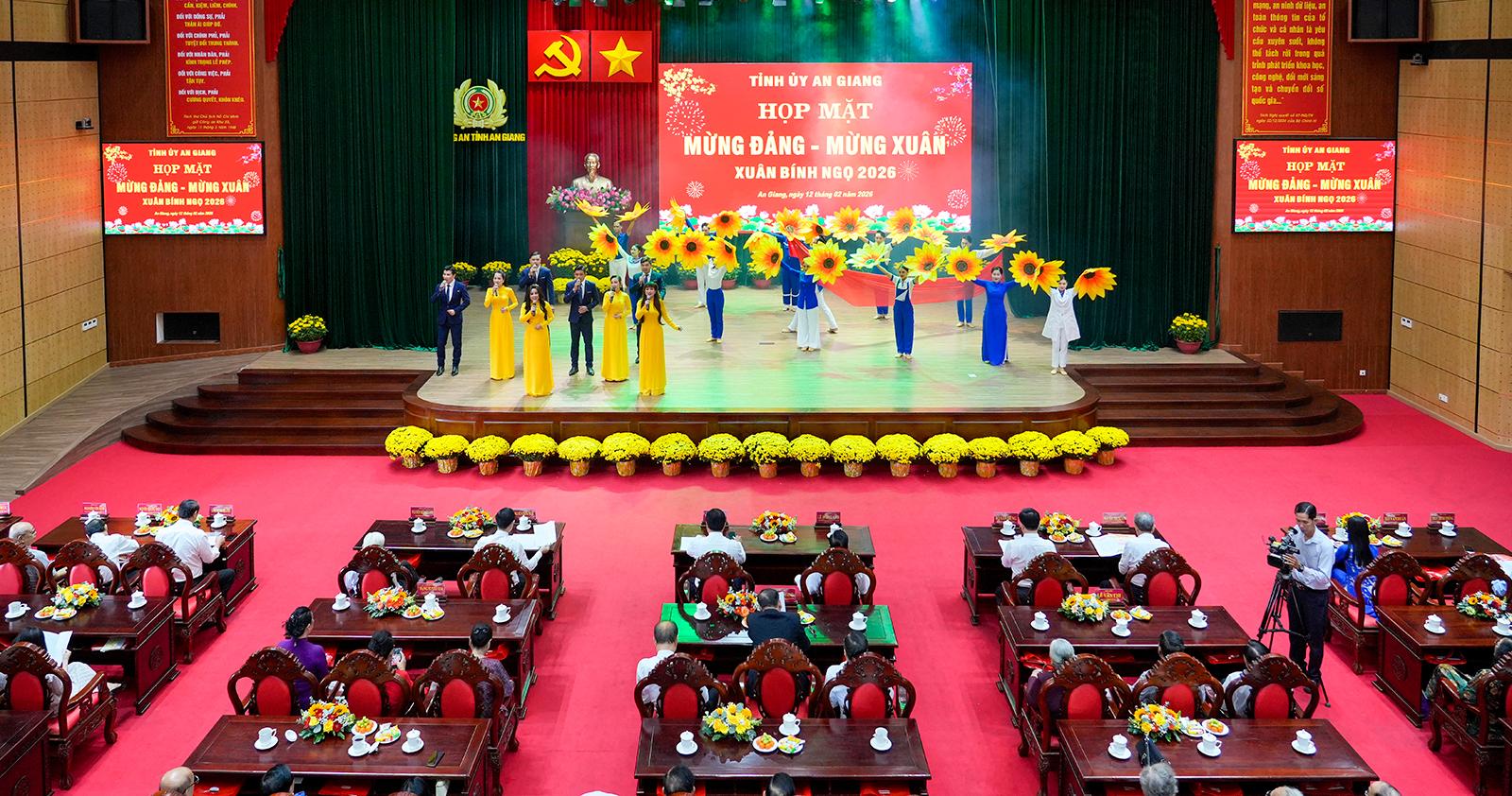 Tỉnh ủy An Giang họp mặt Ban Chấp hành Đảng bộ tỉnh các khóa