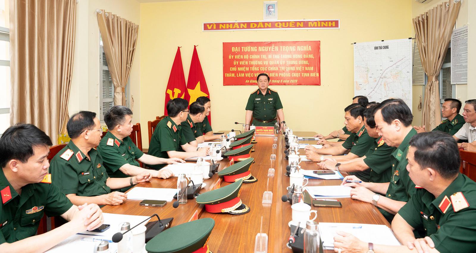 Đại tướng Nguyễn Trọng Nghĩa thăm, làm việc với Đồn Biên phòng Cửa khẩu quốc tế Tịnh Biên