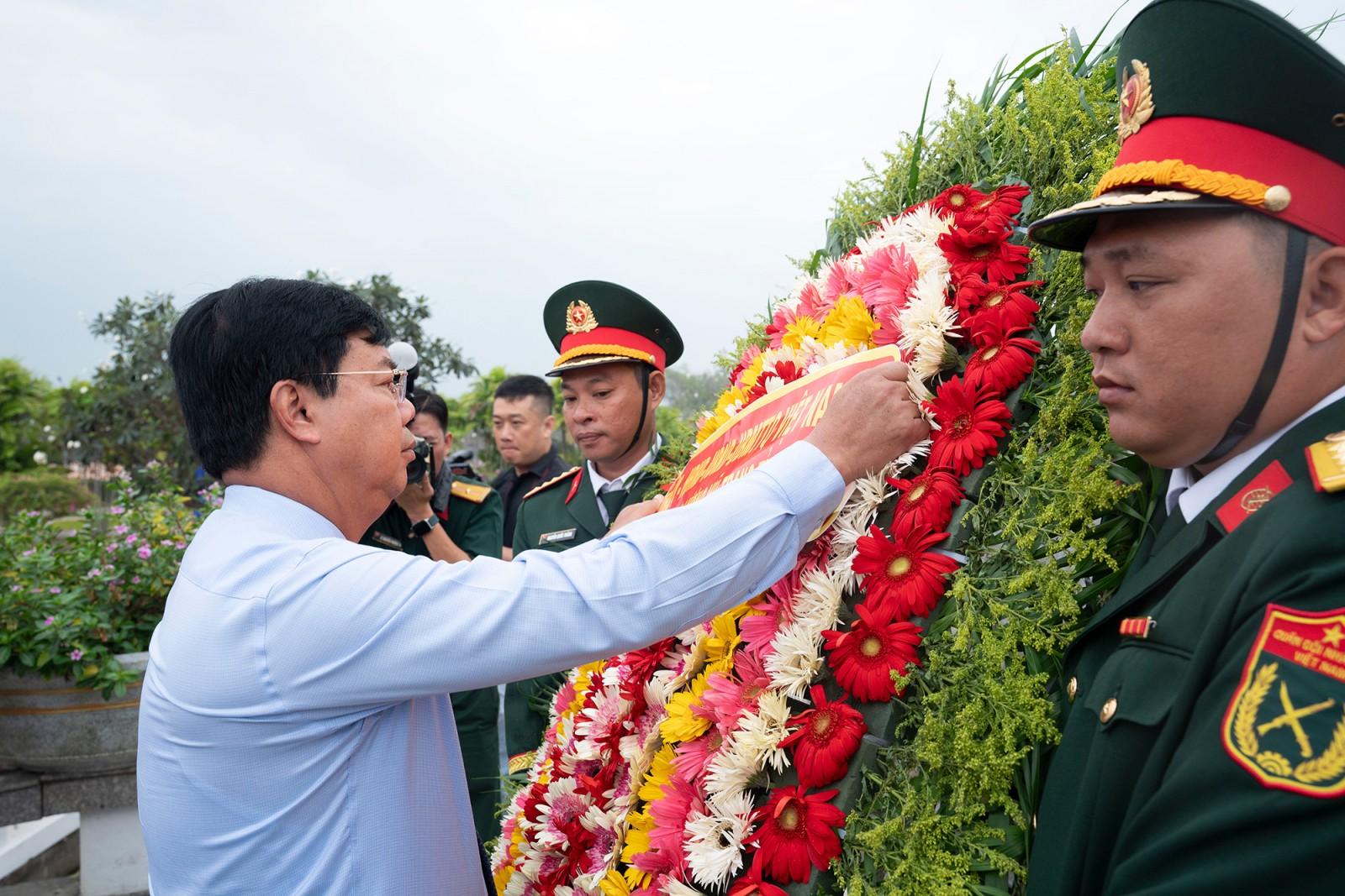 Lãnh đạo tỉnh An Giang viếng Nghĩa trang liệt sĩ tỉnh nhân dịp Tết Nguyên đán Bính Ngọ 2026
