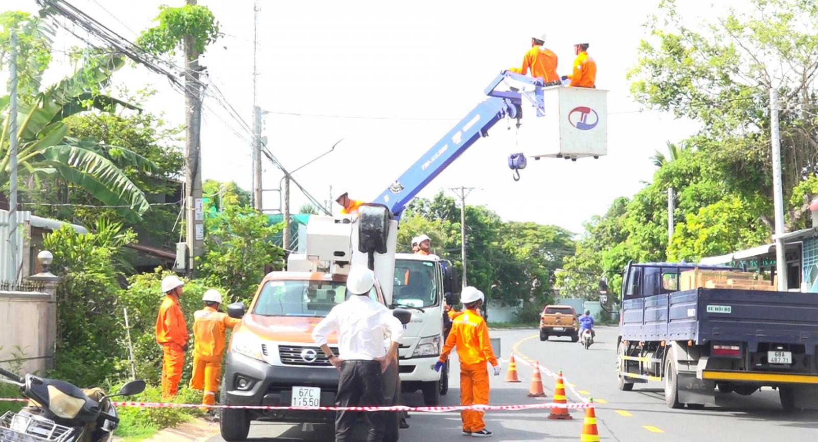 Diễn tập ứng phó, khắc phục thiệt hại hệ thống lưới điện do bão gây ra