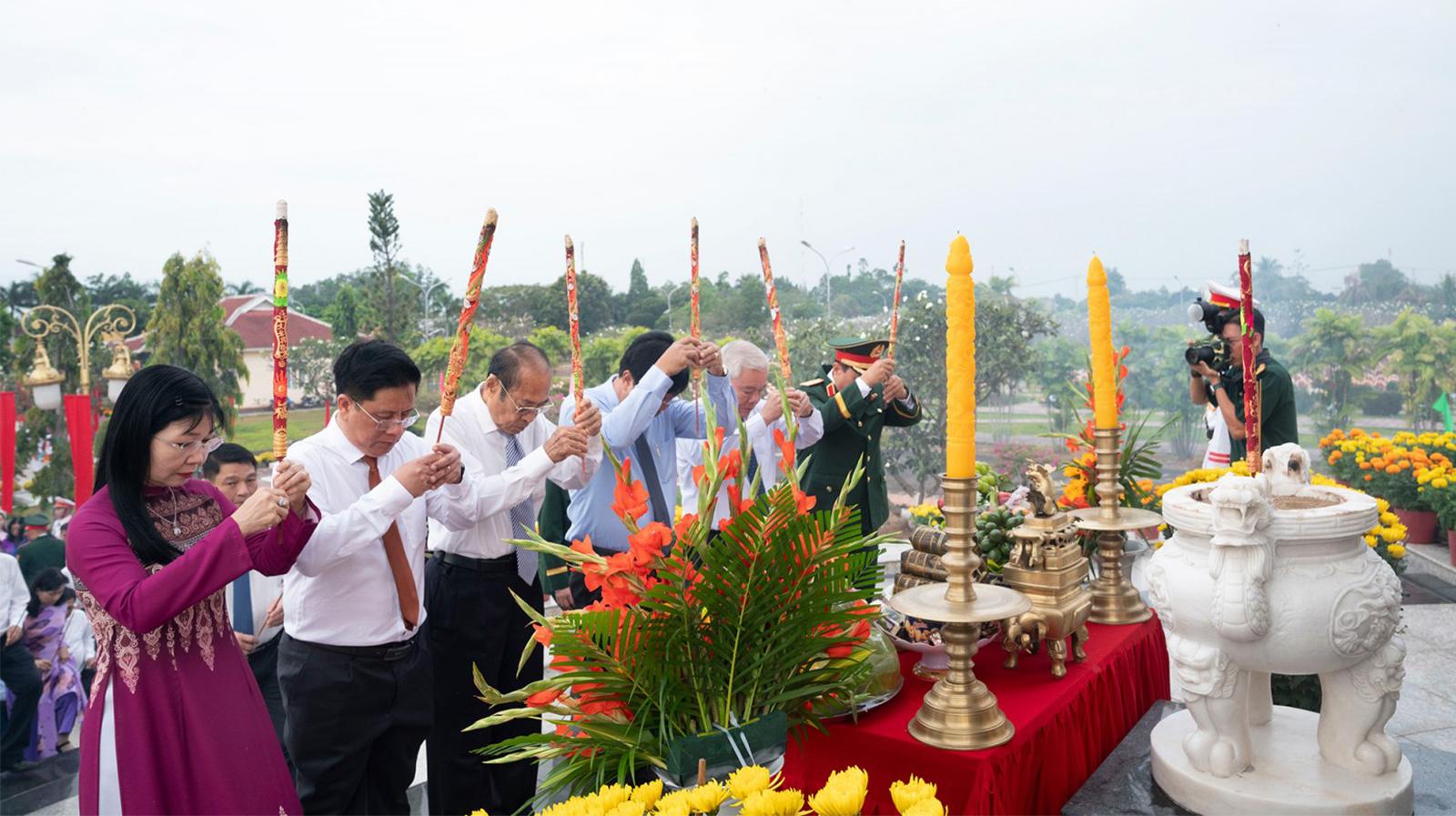 Lãnh đạo tỉnh An Giang viếng Nghĩa trang liệt sĩ tỉnh nhân dịp Tết Nguyên đán Bính Ngọ 2026
