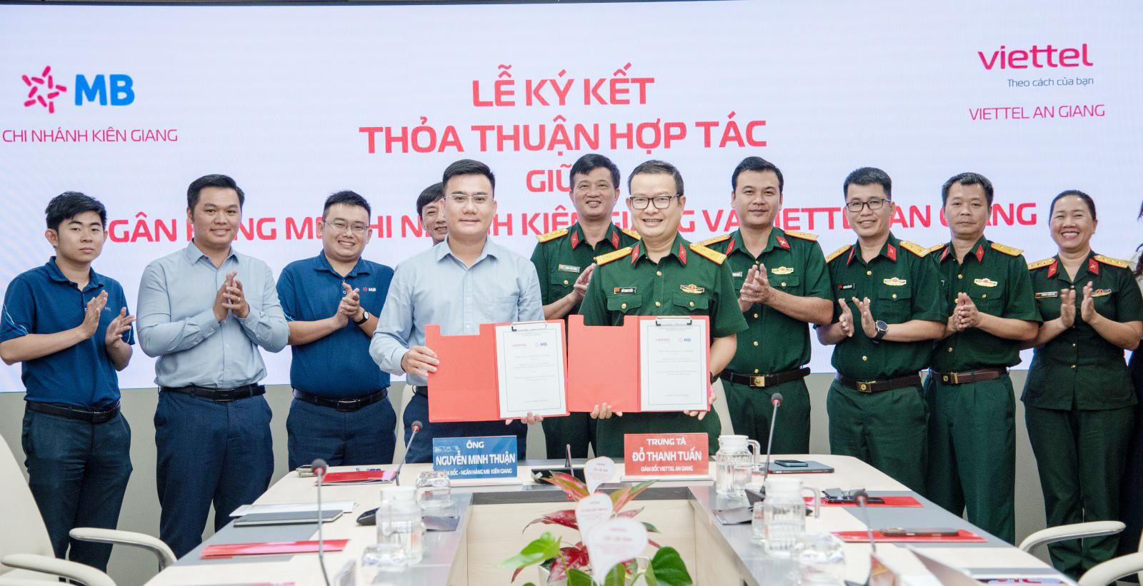 Viettel An Giang và MB chi nhánh Kiên Giang ký kết hợp tác chiến lược thúc đẩy chuyển đổi số