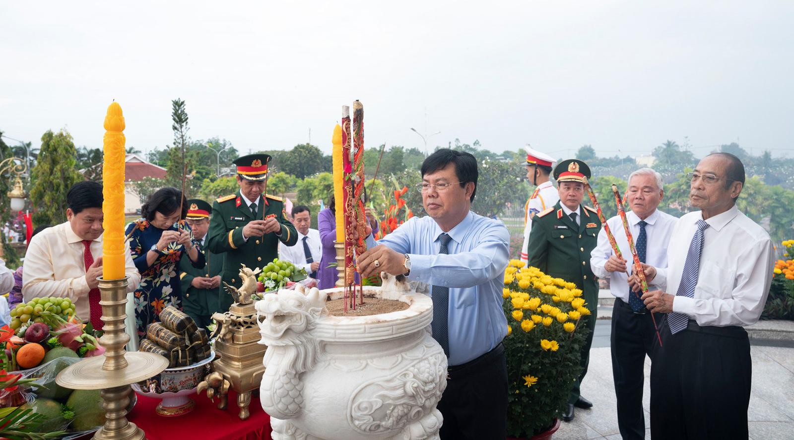 Lãnh đạo tỉnh An Giang viếng Nghĩa trang liệt sĩ tỉnh nhân dịp Tết Nguyên đán Bính Ngọ 2026