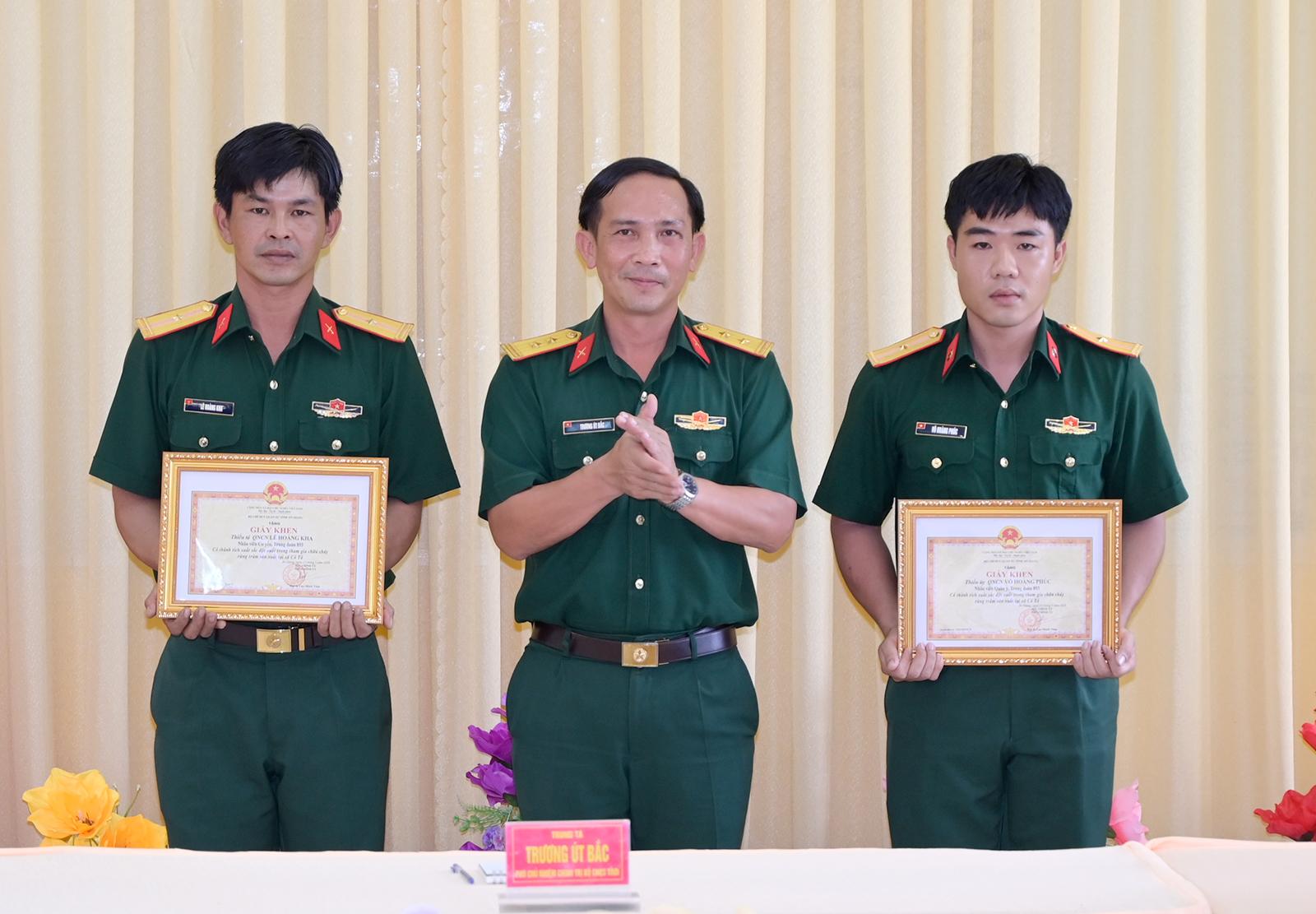 Khen thưởng đột xuất nhiều tập thể, cá nhân xuất sắc trong chữa cháy rừng tại xã Cô Tô